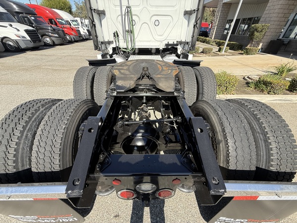 FREIGHTLINER CASCADIA 126SLP 2023
