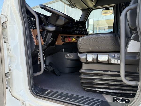 FREIGHTLINER CASCADIA 126SLP 2023