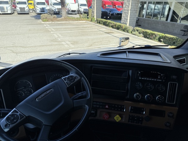 FREIGHTLINER CASCADIA 126SLP 2023
