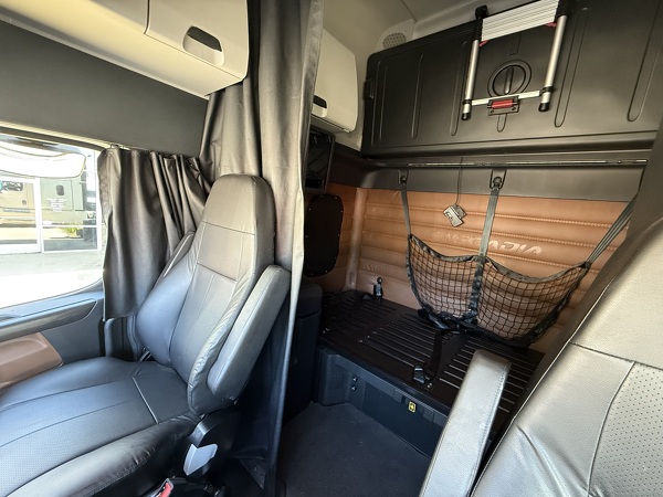 FREIGHTLINER CASCADIA 126SLP 2023