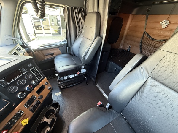 FREIGHTLINER CASCADIA 126SLP 2023