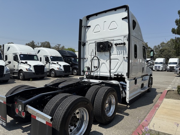 FREIGHTLINER CASCADIA 126SLP 2023