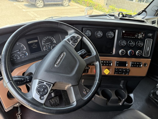 FREIGHTLINER CASCADIA 126SLP 2023