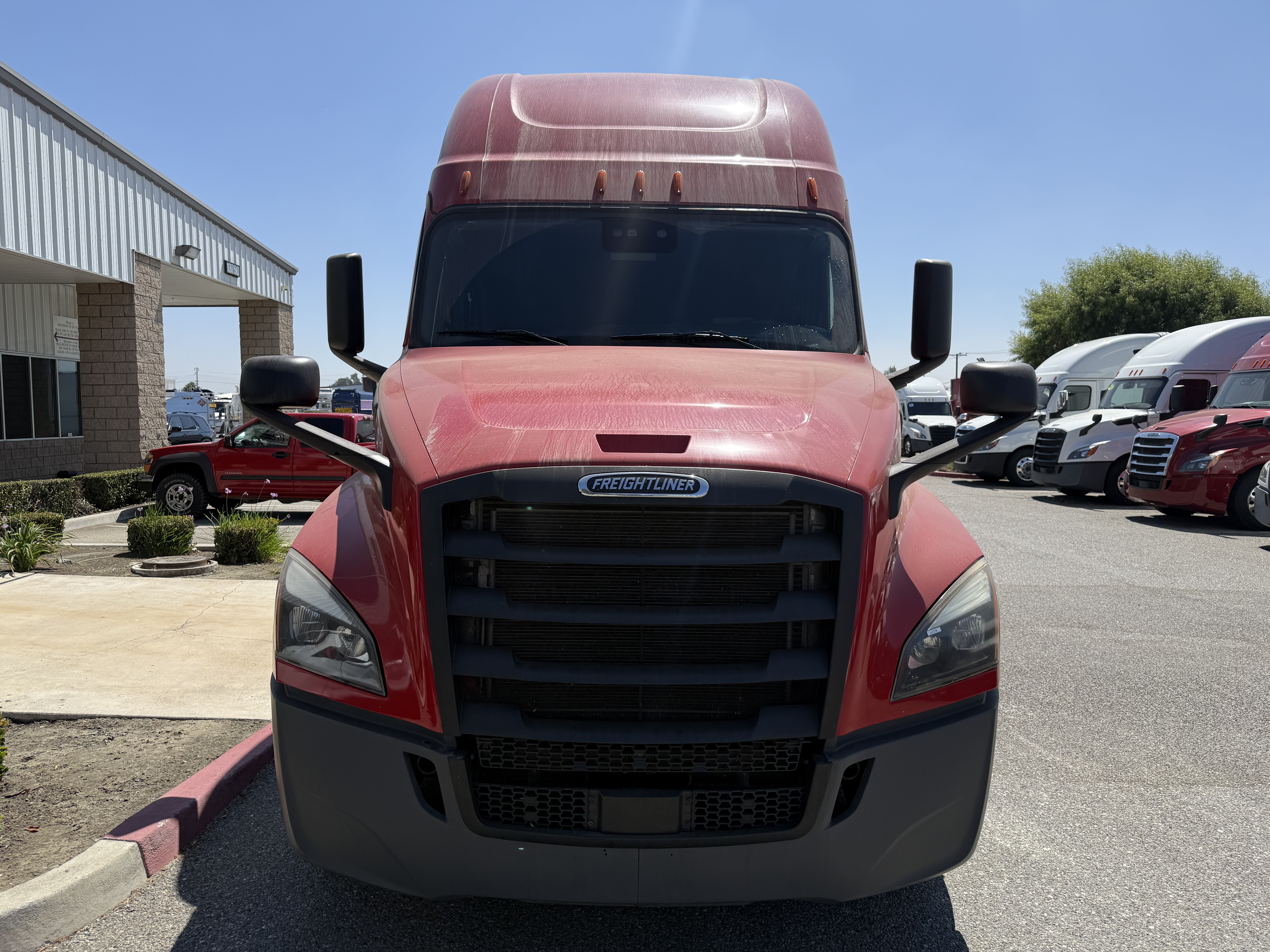 2020 FREIGHTLINER CASCADIA 126SLP - image 2