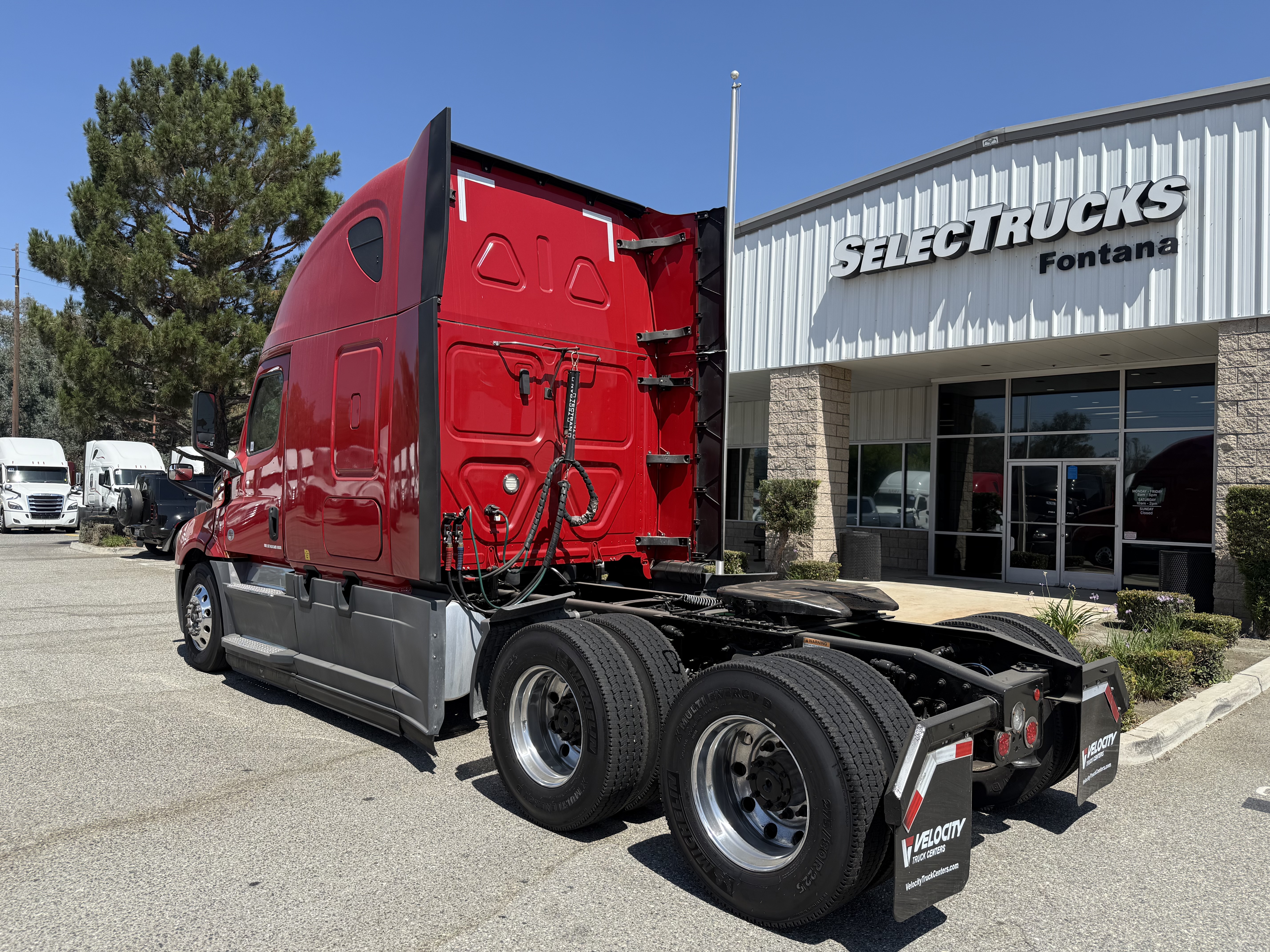 2020 FREIGHTLINER CASCADIA 126SLP - image 4