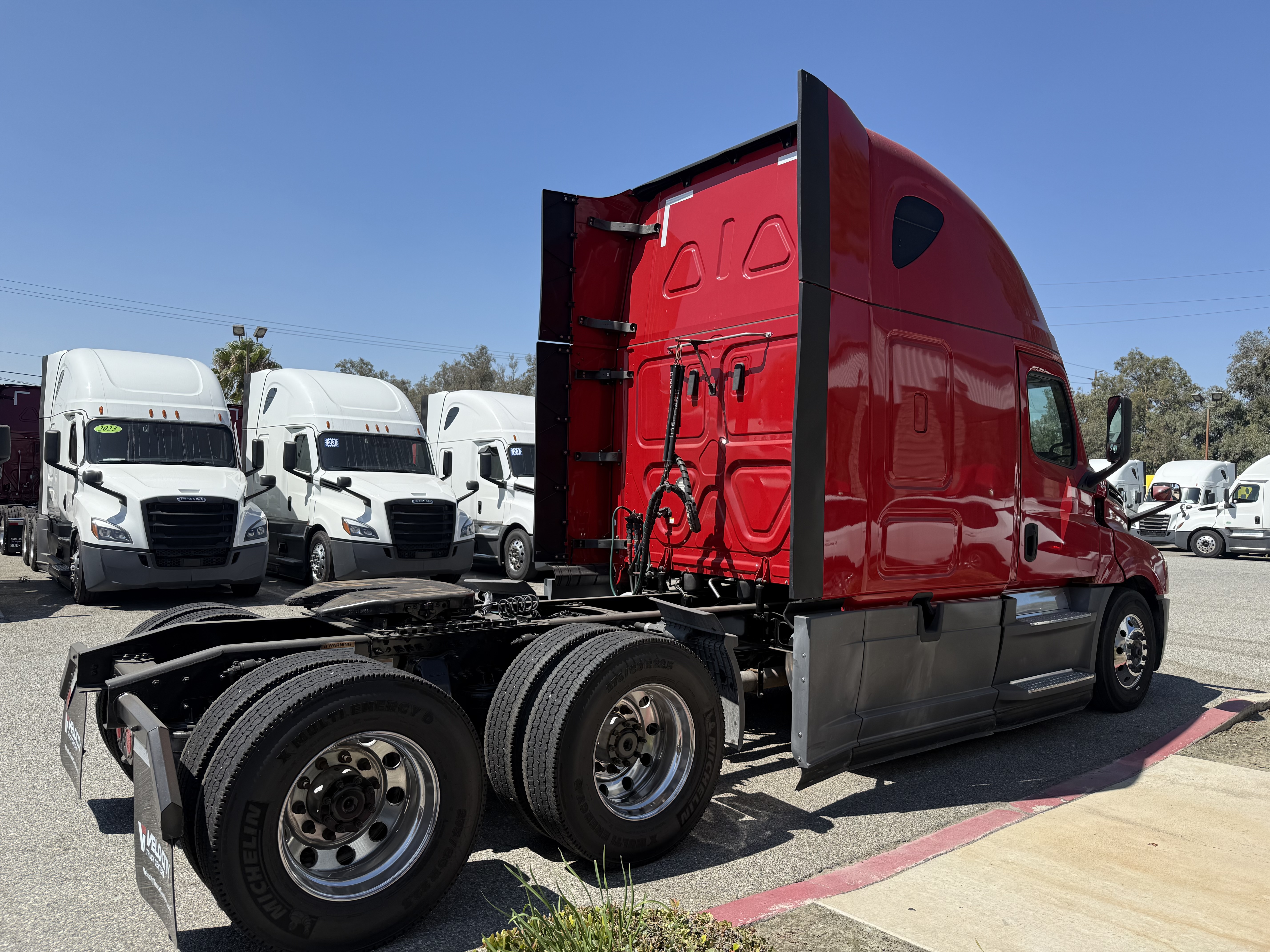 2020 FREIGHTLINER CASCADIA 126SLP - image 7