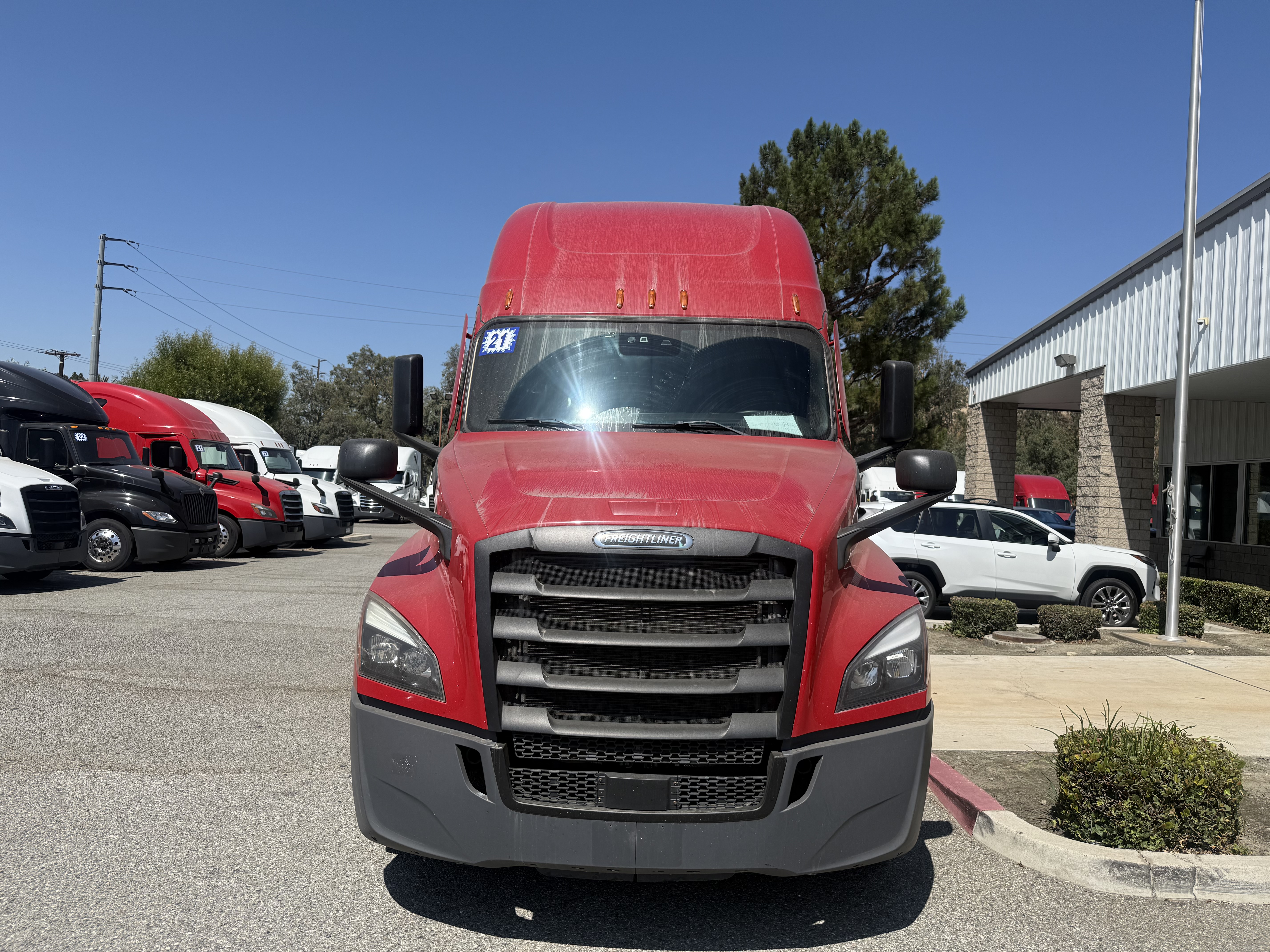 2021 FREIGHTLINER CASCADIA 126SLP - image 2