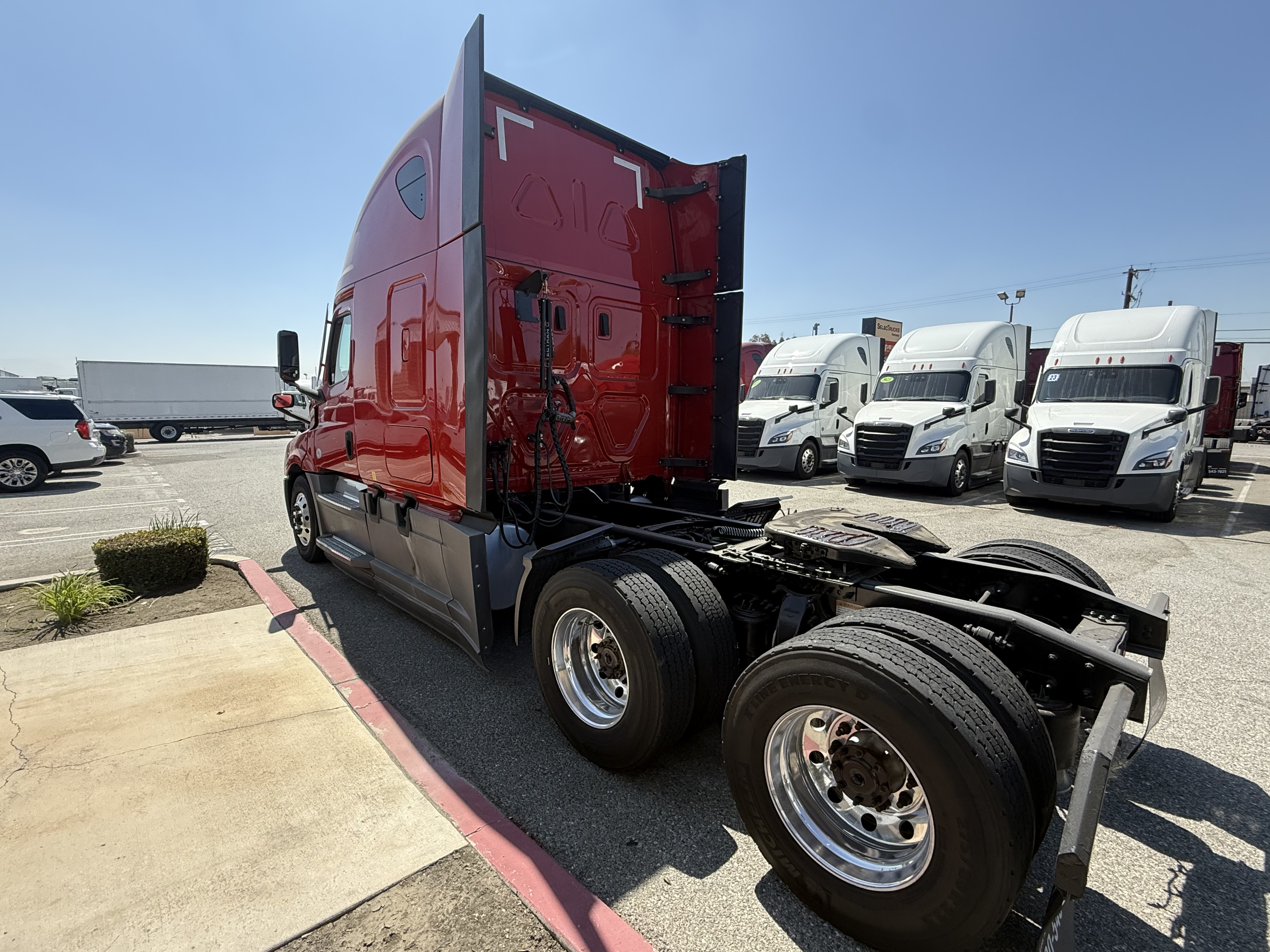 2021 FREIGHTLINER CASCADIA 126SLP - image 3