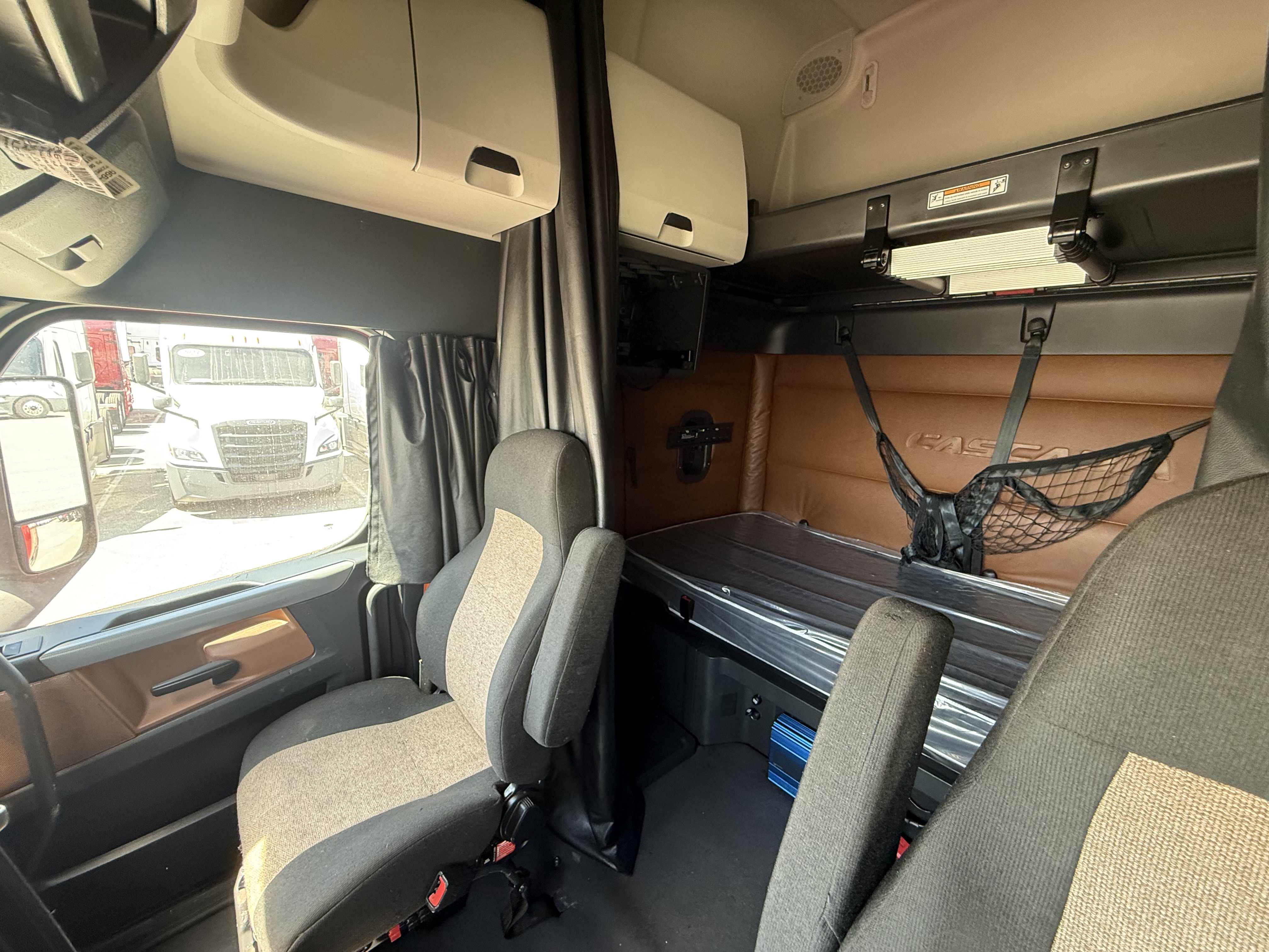 2021 FREIGHTLINER CASCADIA 126SLP - image 13