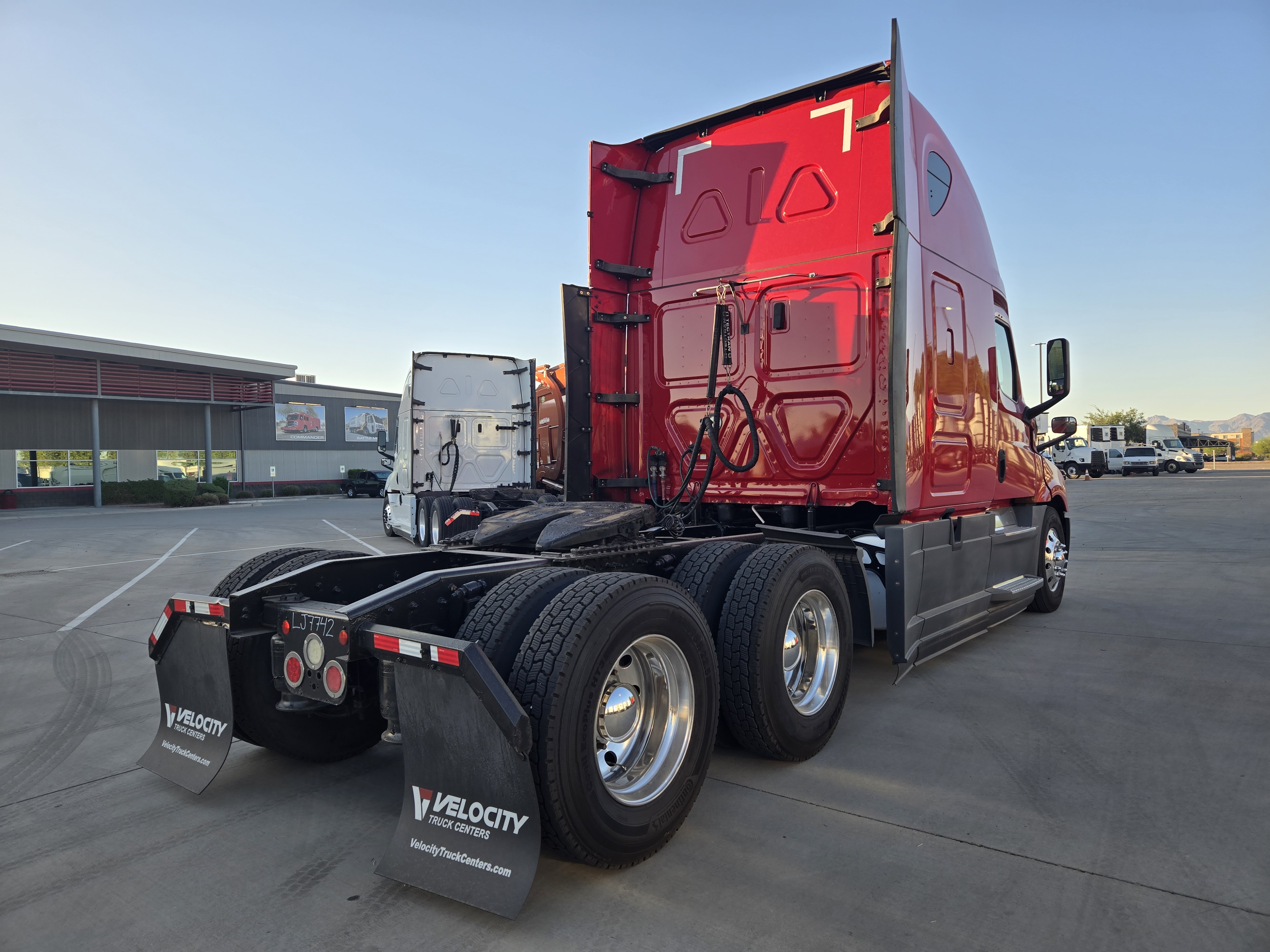 2020 FREIGHTLINER CASCADIA 126SLP - image 6