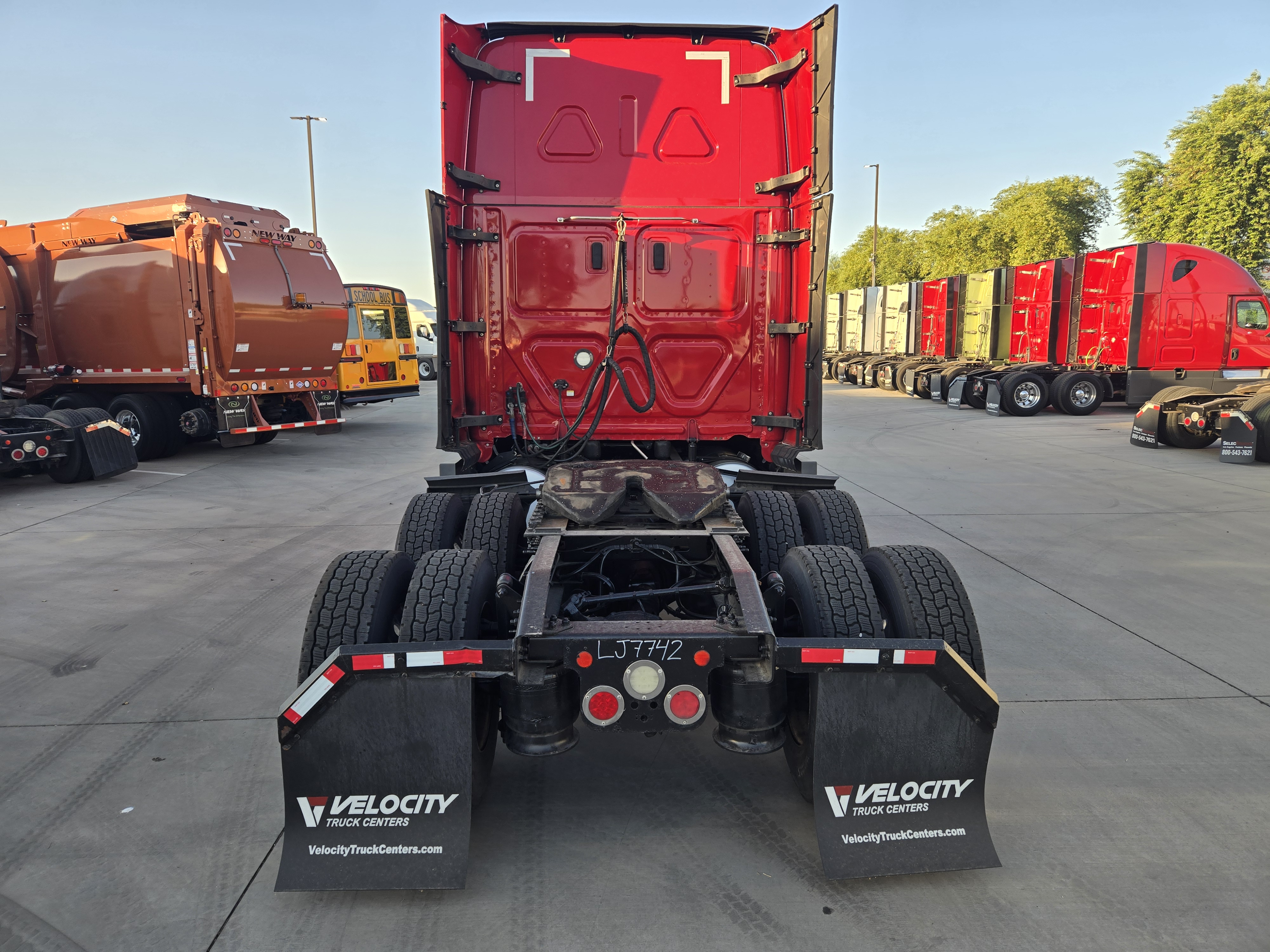 2020 FREIGHTLINER CASCADIA 126SLP - image 5