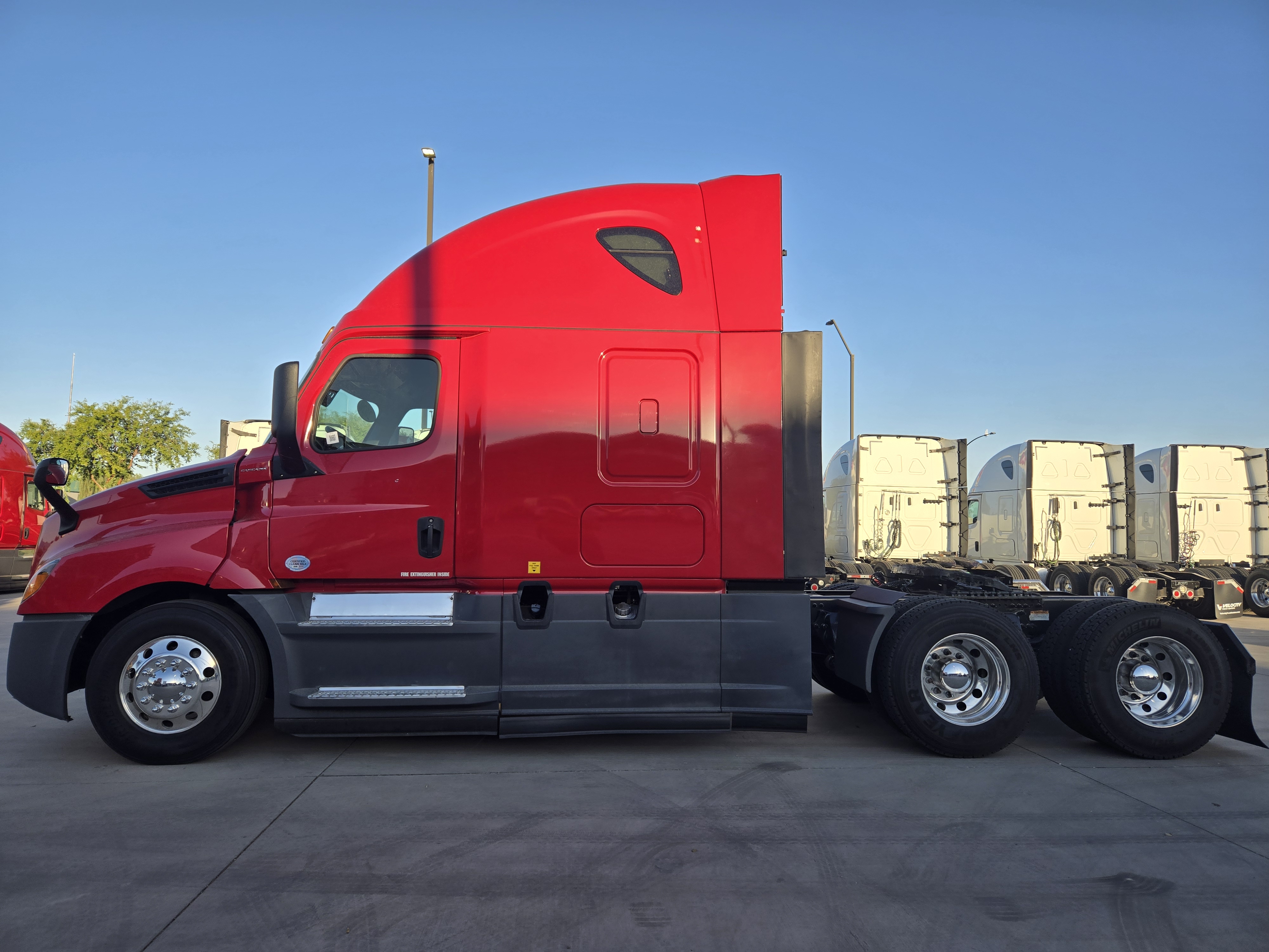 2020 FREIGHTLINER CASCADIA 126SLP - image 3