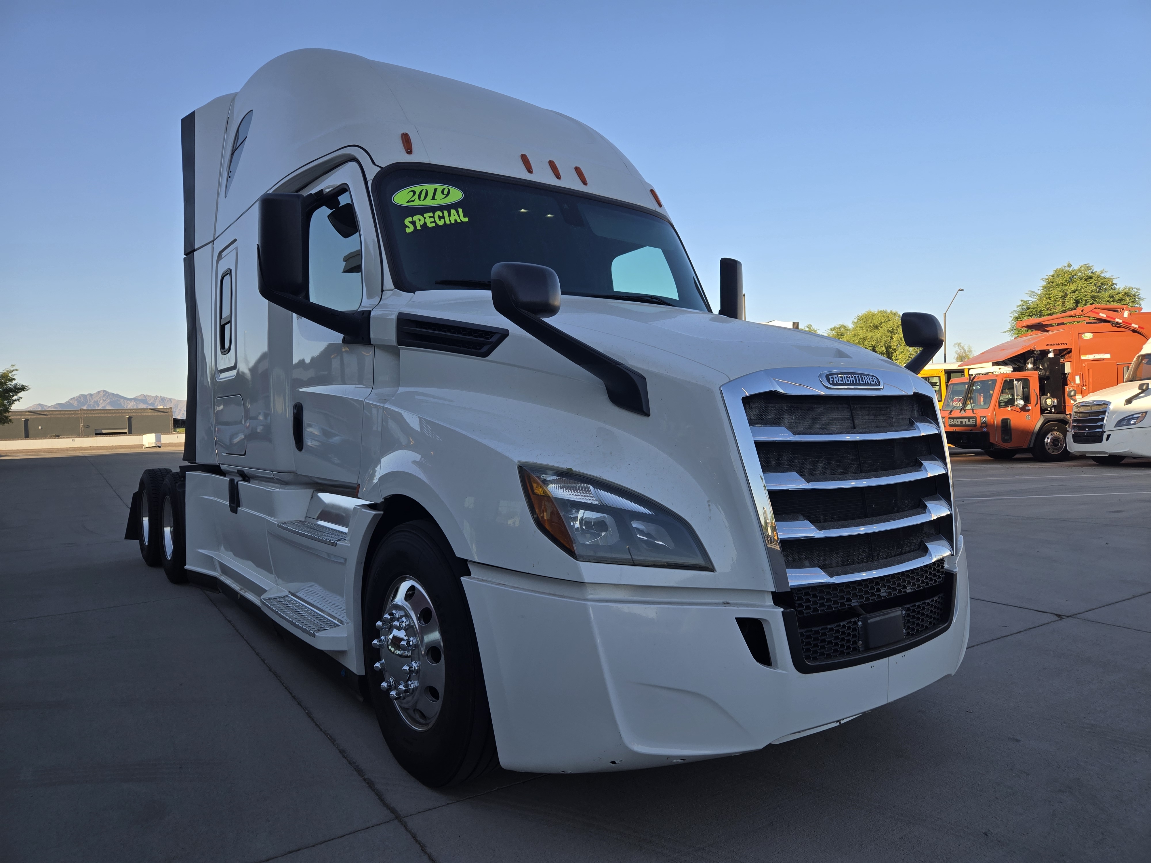 2019 FREIGHTLINER CASCADIA 126SLP - image 8