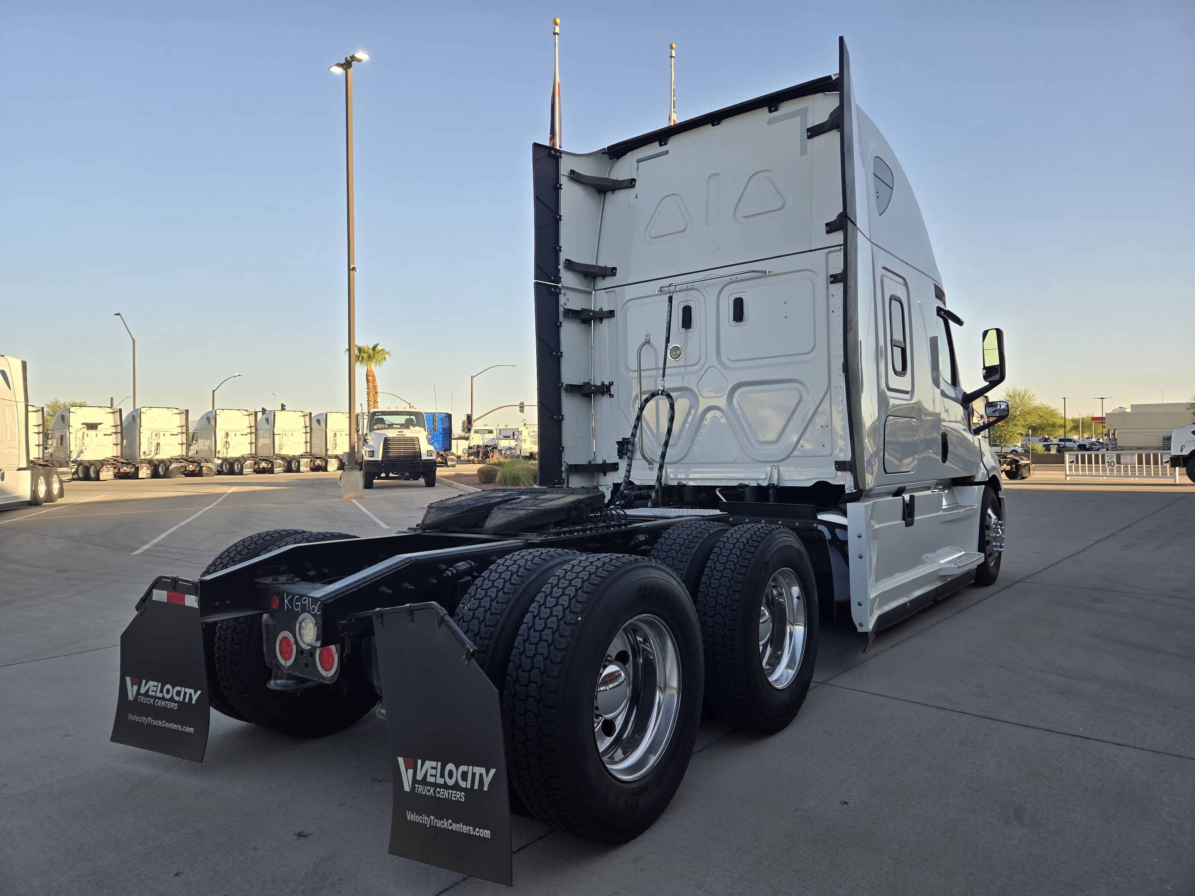 2019 FREIGHTLINER CASCADIA 126SLP - image 6