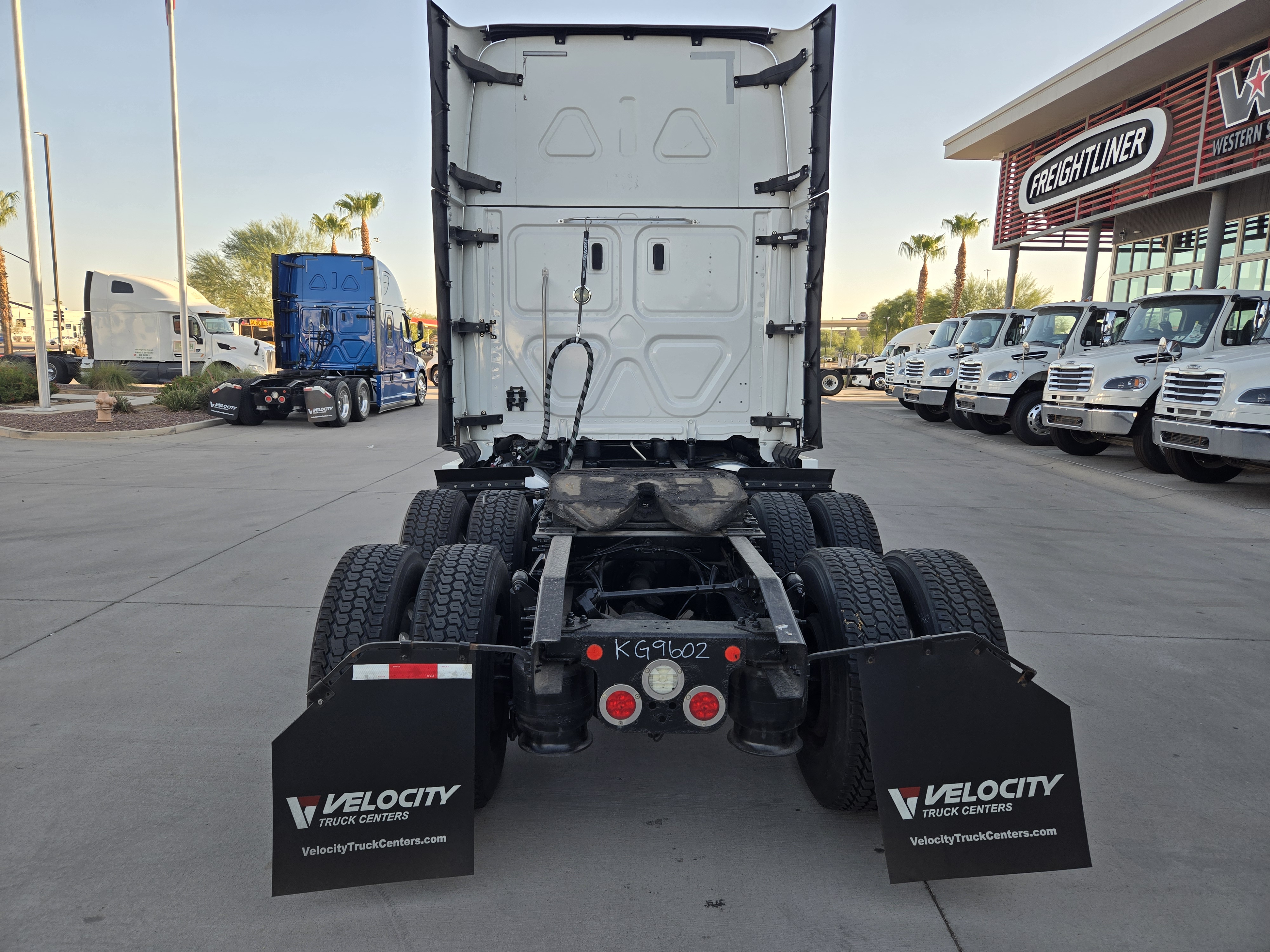 2019 FREIGHTLINER CASCADIA 126SLP - image 5