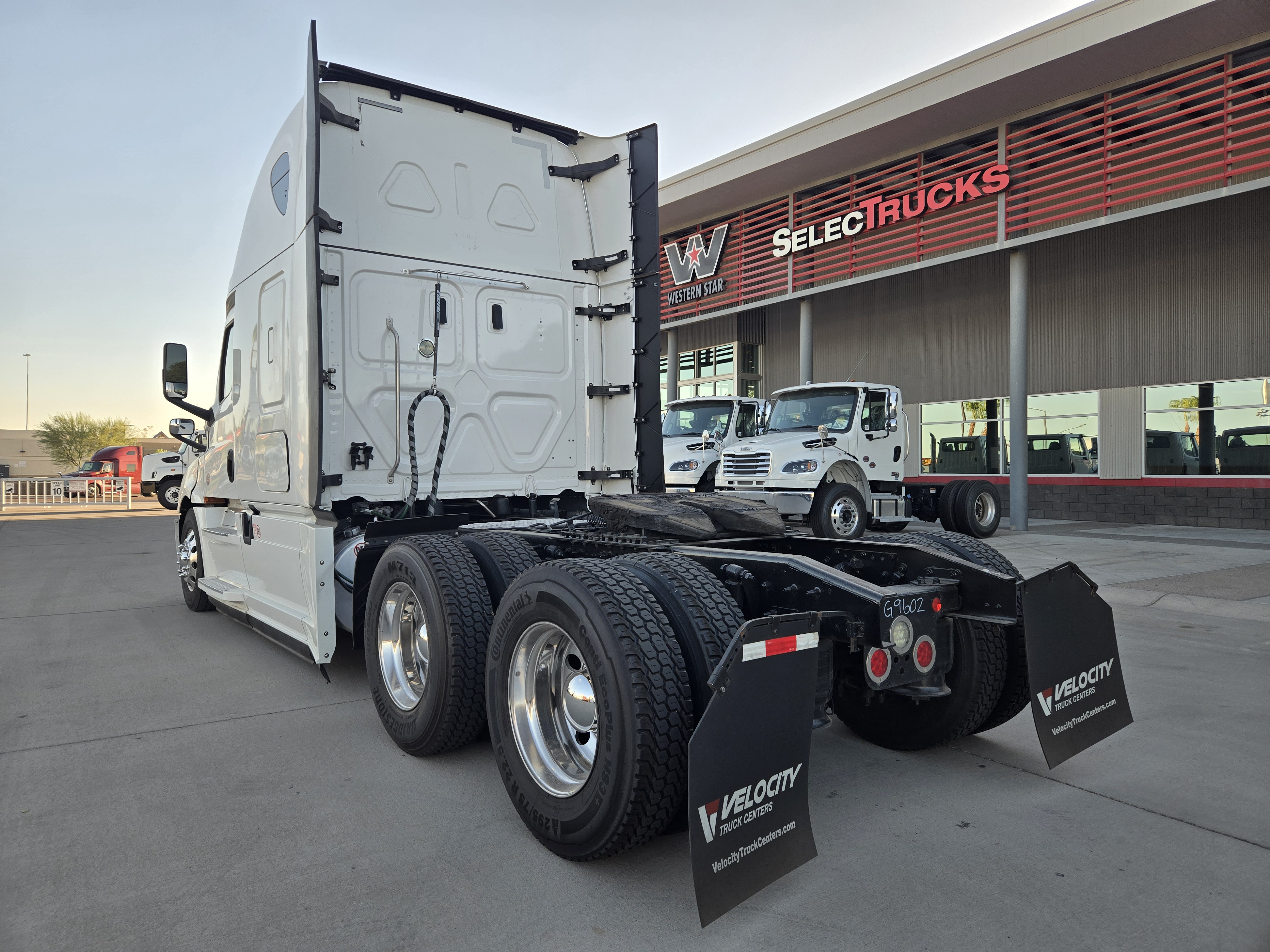 2019 FREIGHTLINER CASCADIA 126SLP - image 4