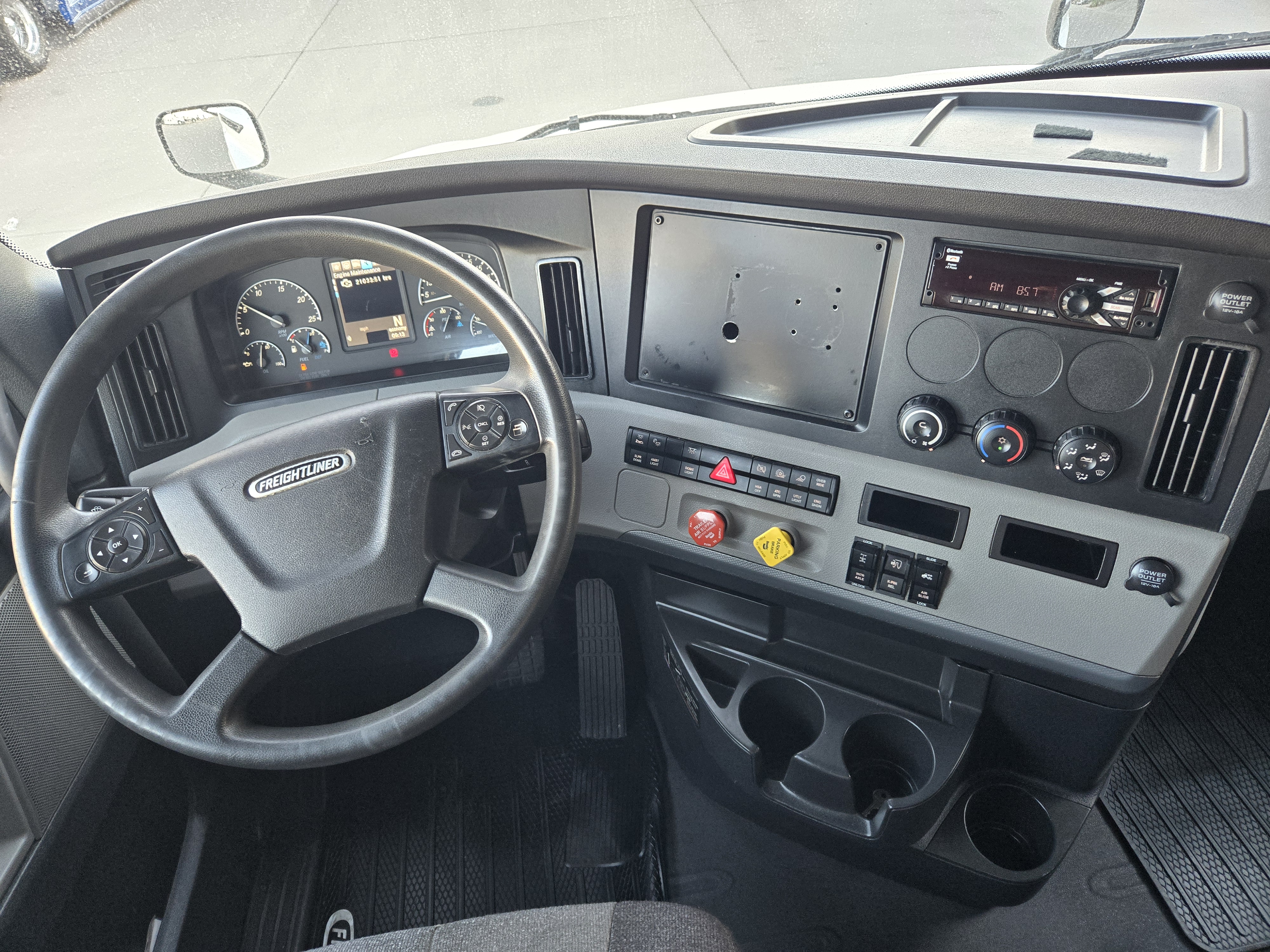 2019 FREIGHTLINER CASCADIA 126SLP - image 16