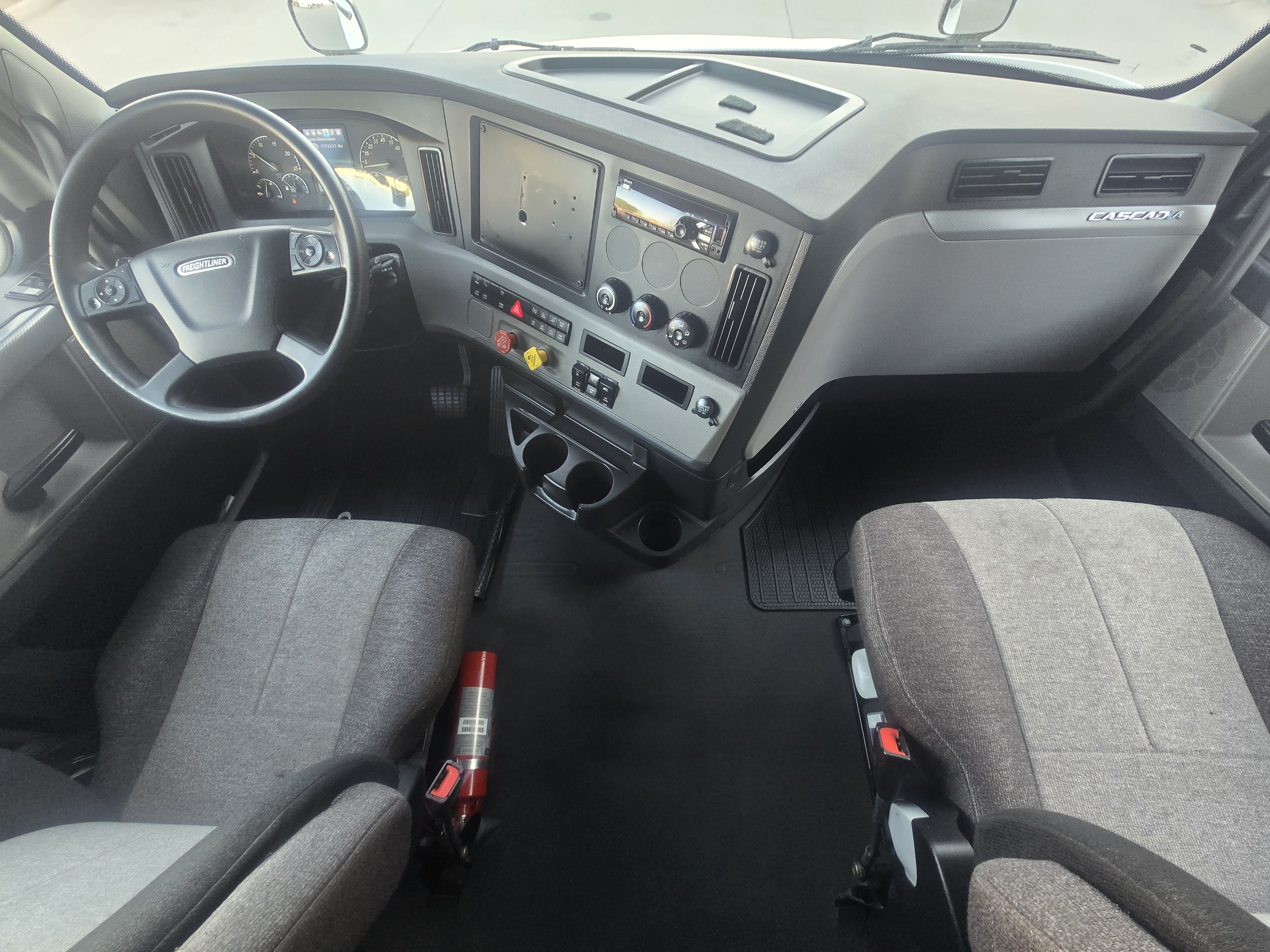 2019 FREIGHTLINER CASCADIA 126SLP - image 17