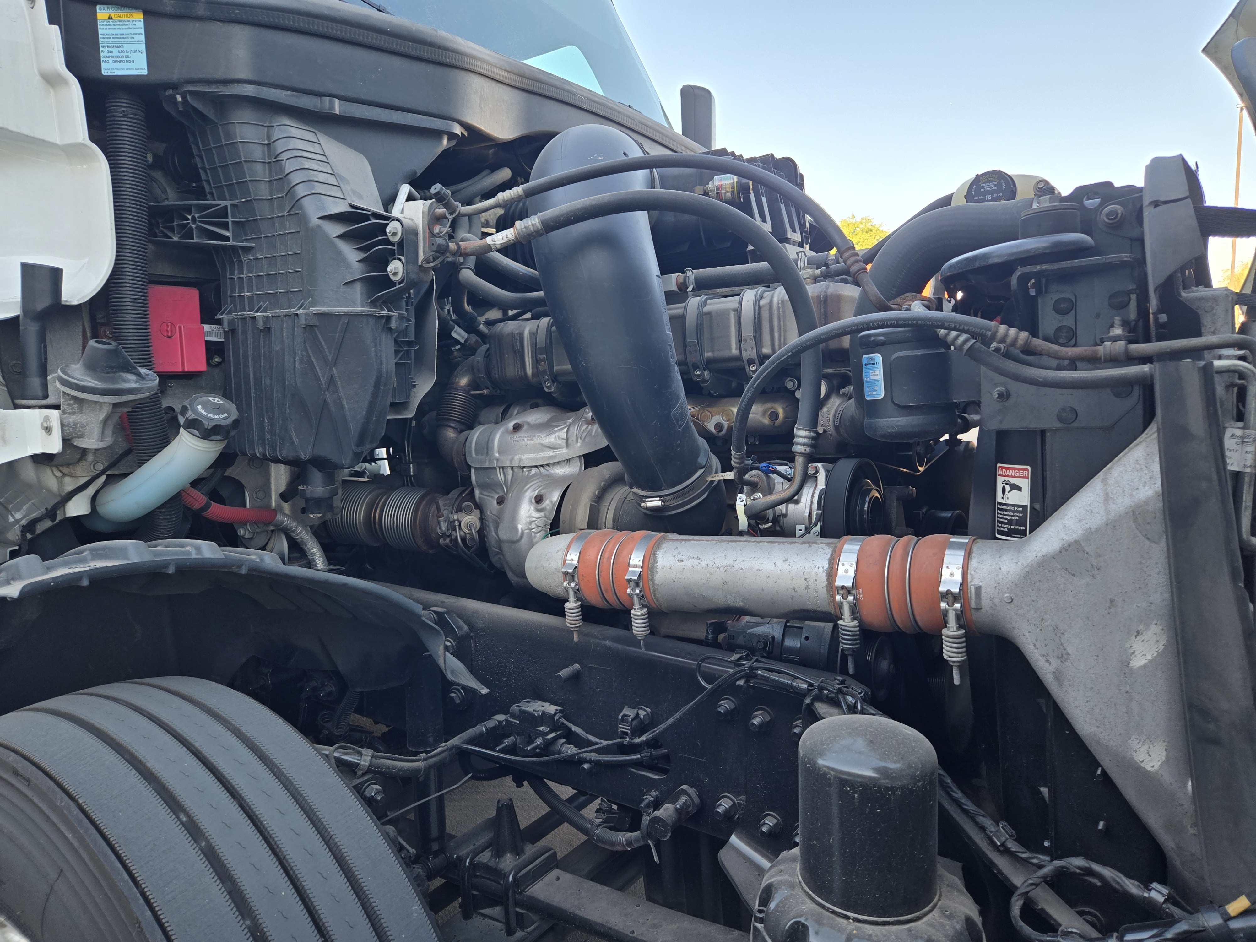 2019 FREIGHTLINER CASCADIA 126SLP - image 9
