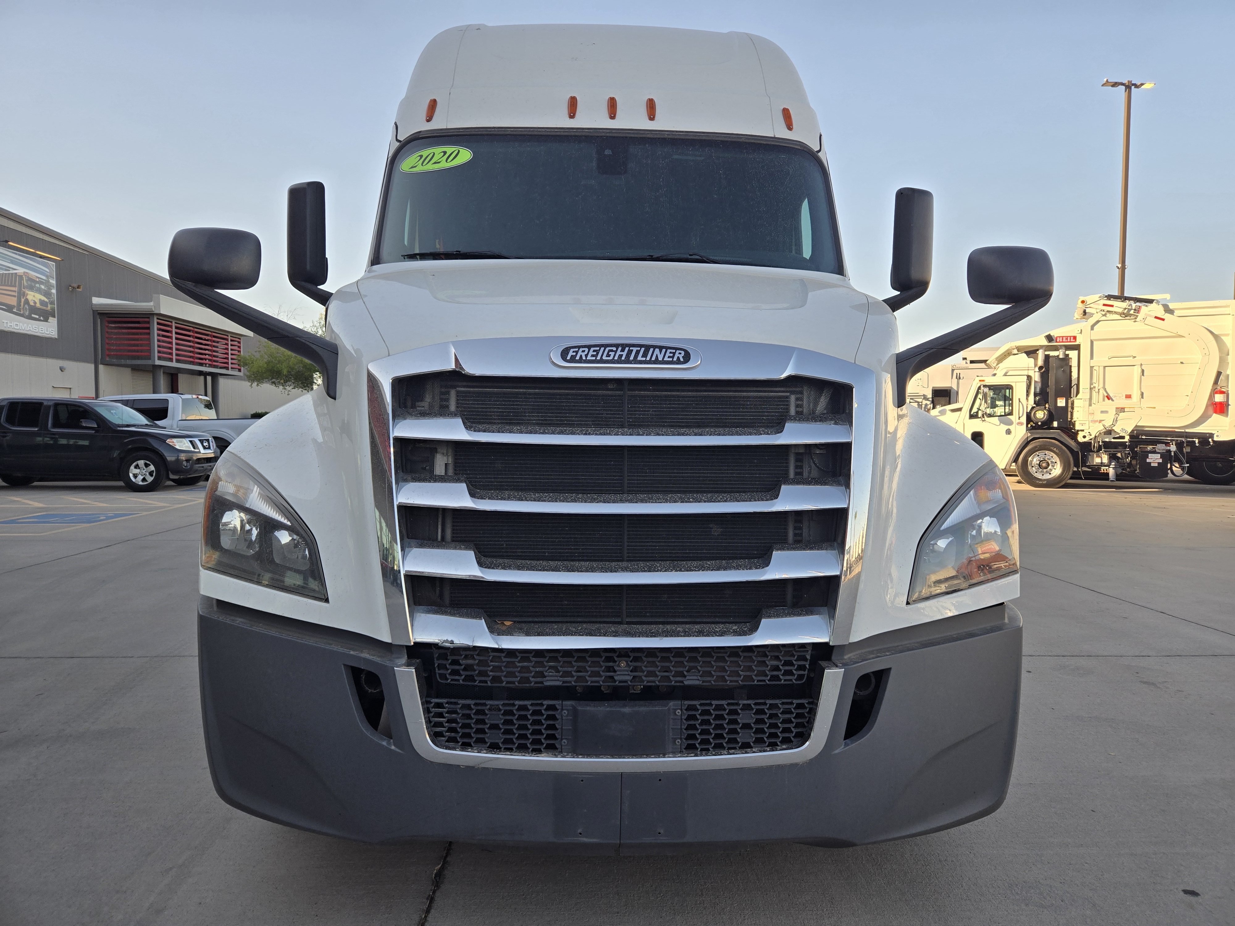 2020 FREIGHTLINER CASCADIA 126SLP - image 2
