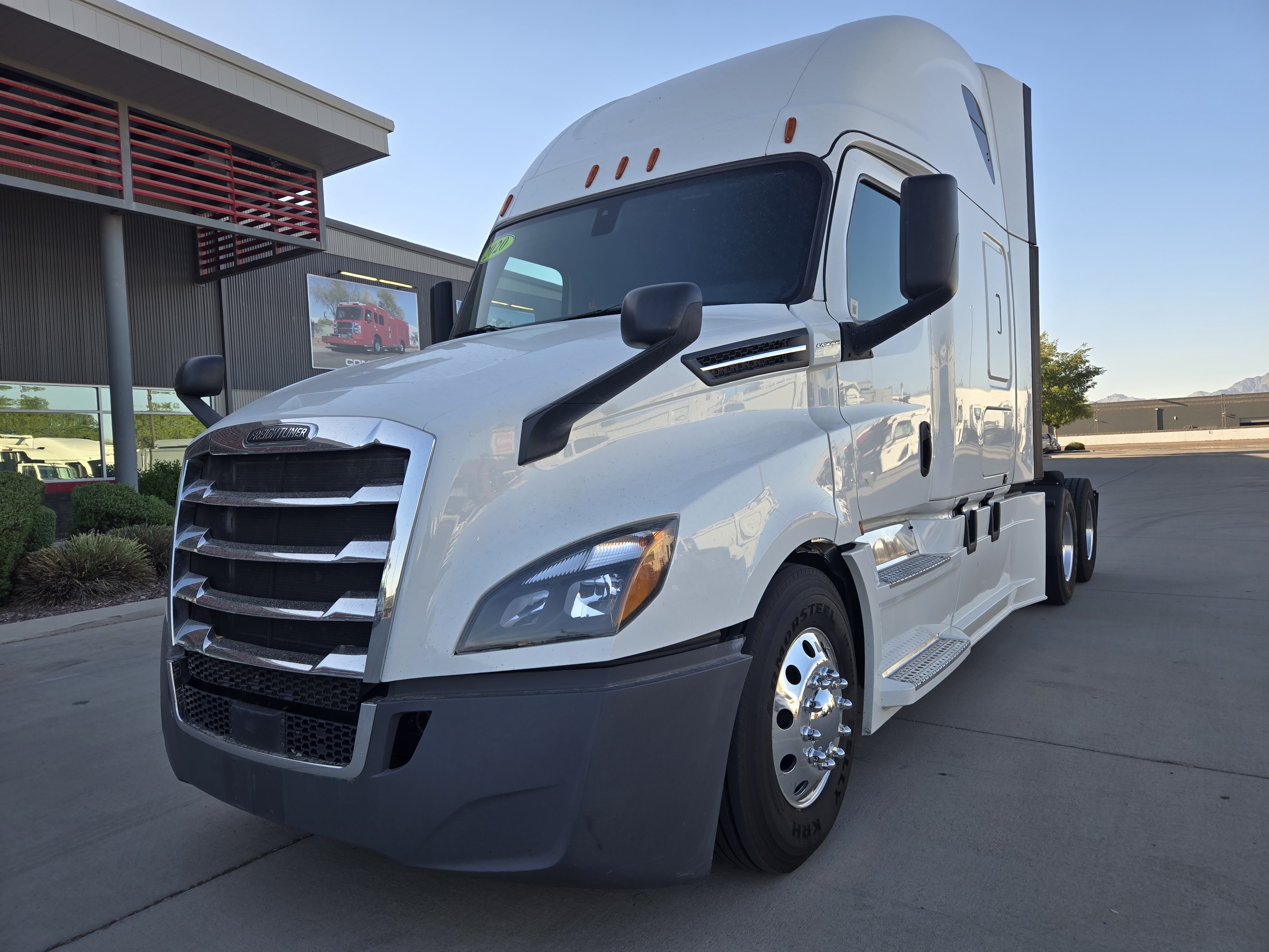 2020 FREIGHTLINER CASCADIA 126SLP - image 1