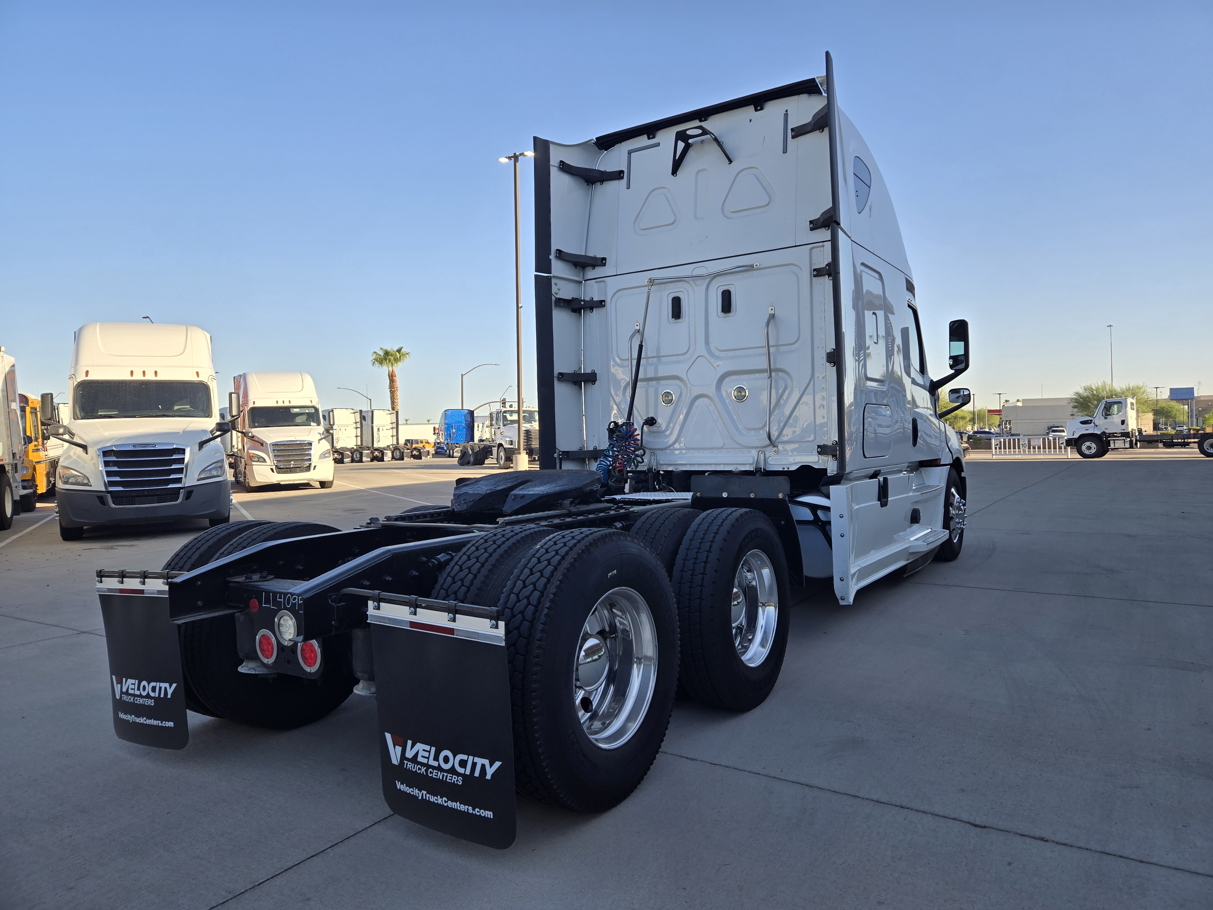 2020 FREIGHTLINER CASCADIA 126SLP - image 6