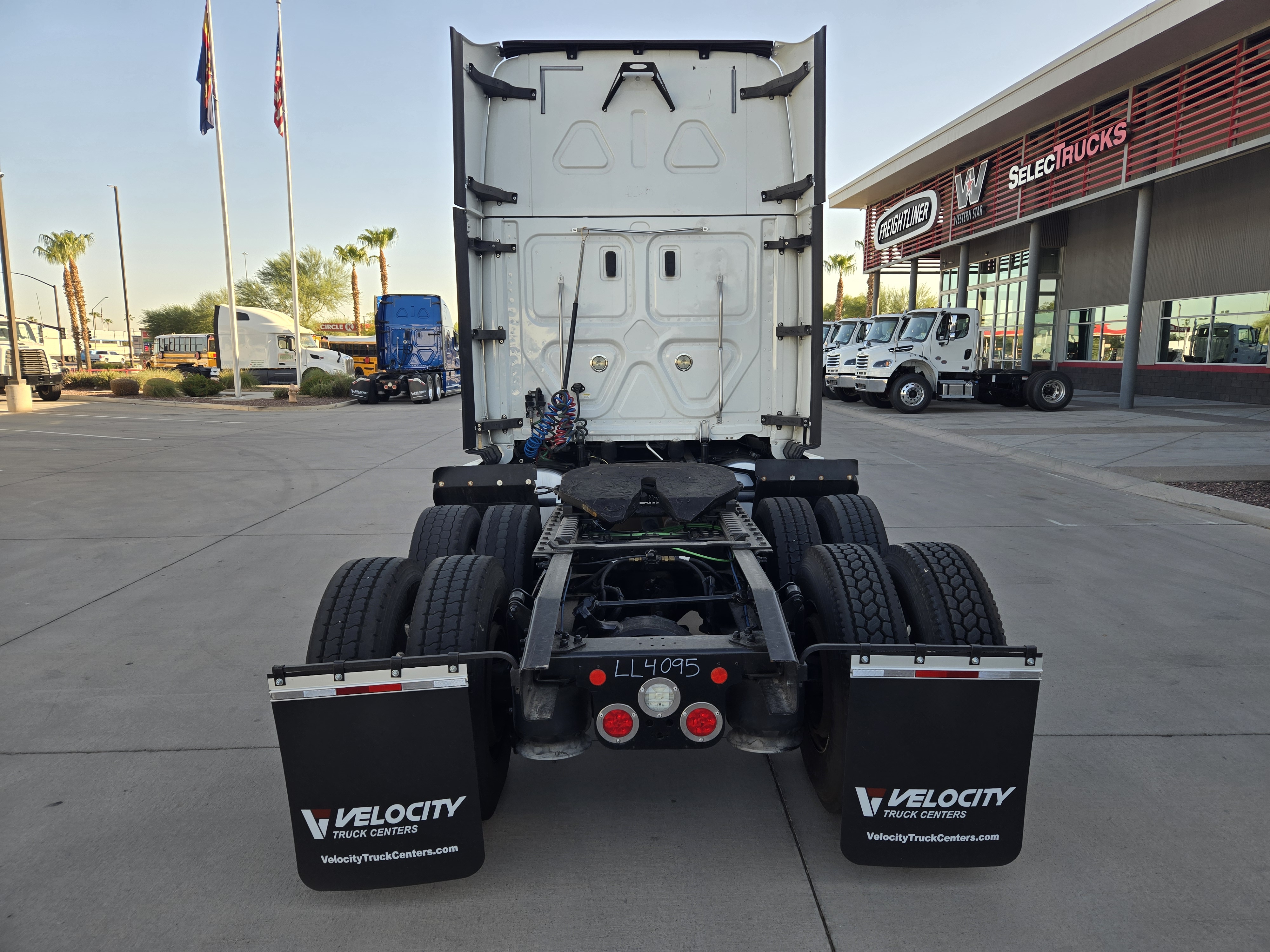 2020 FREIGHTLINER CASCADIA 126SLP - image 5