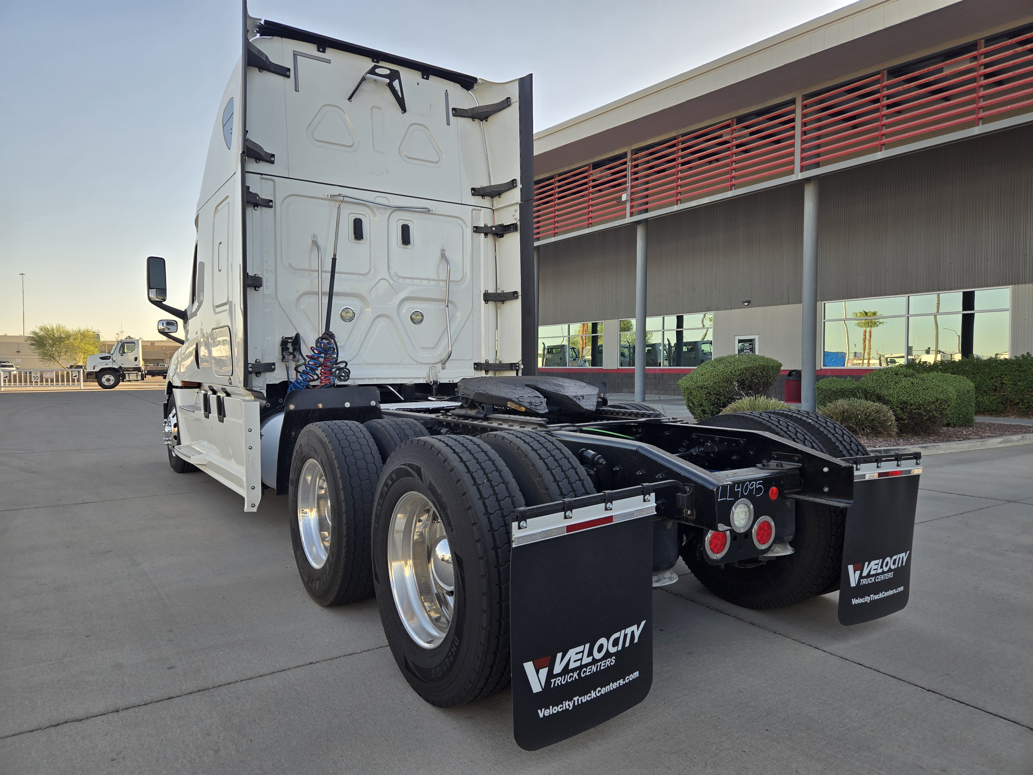 2020 FREIGHTLINER CASCADIA 126SLP - image 4