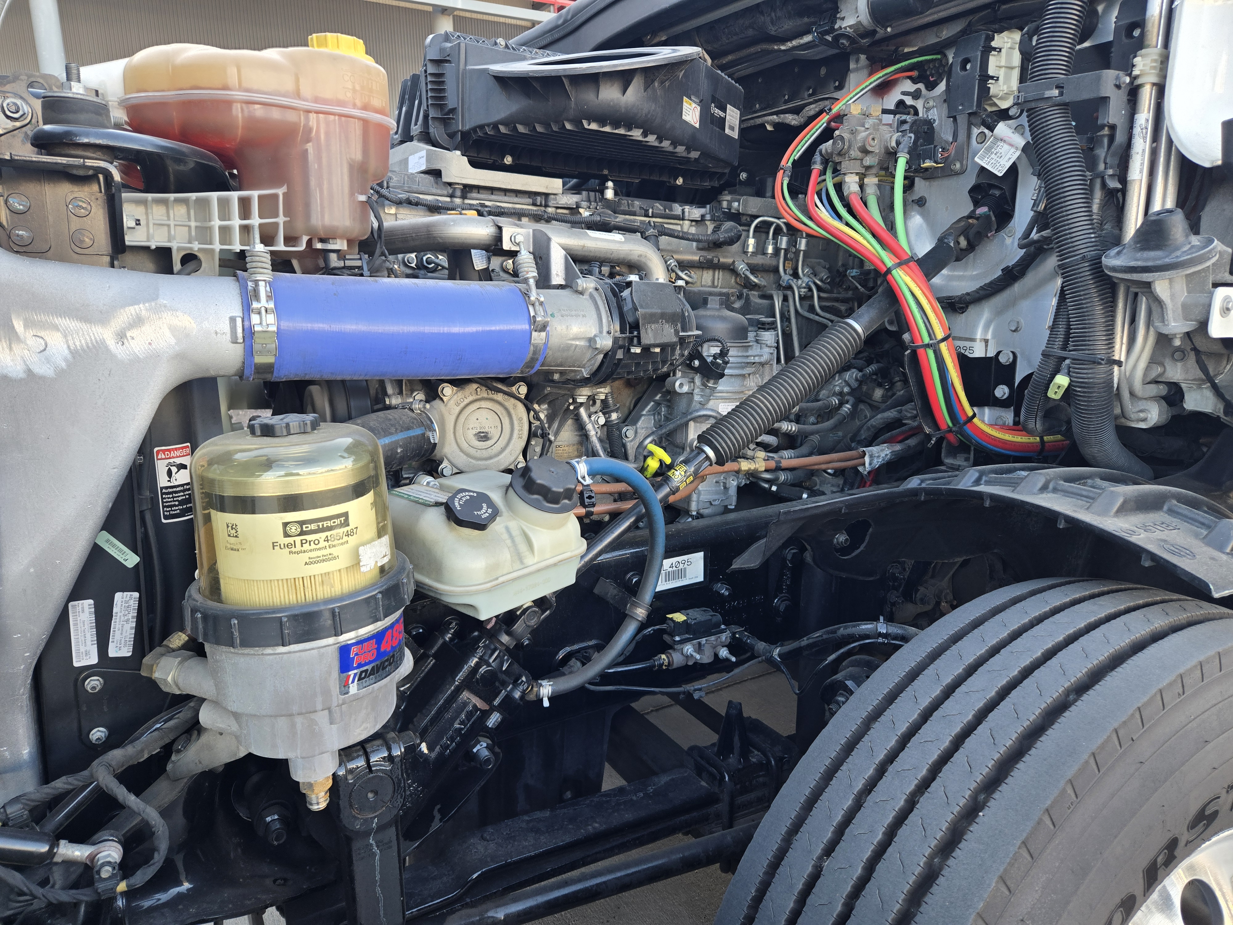 2020 FREIGHTLINER CASCADIA 126SLP - image 9