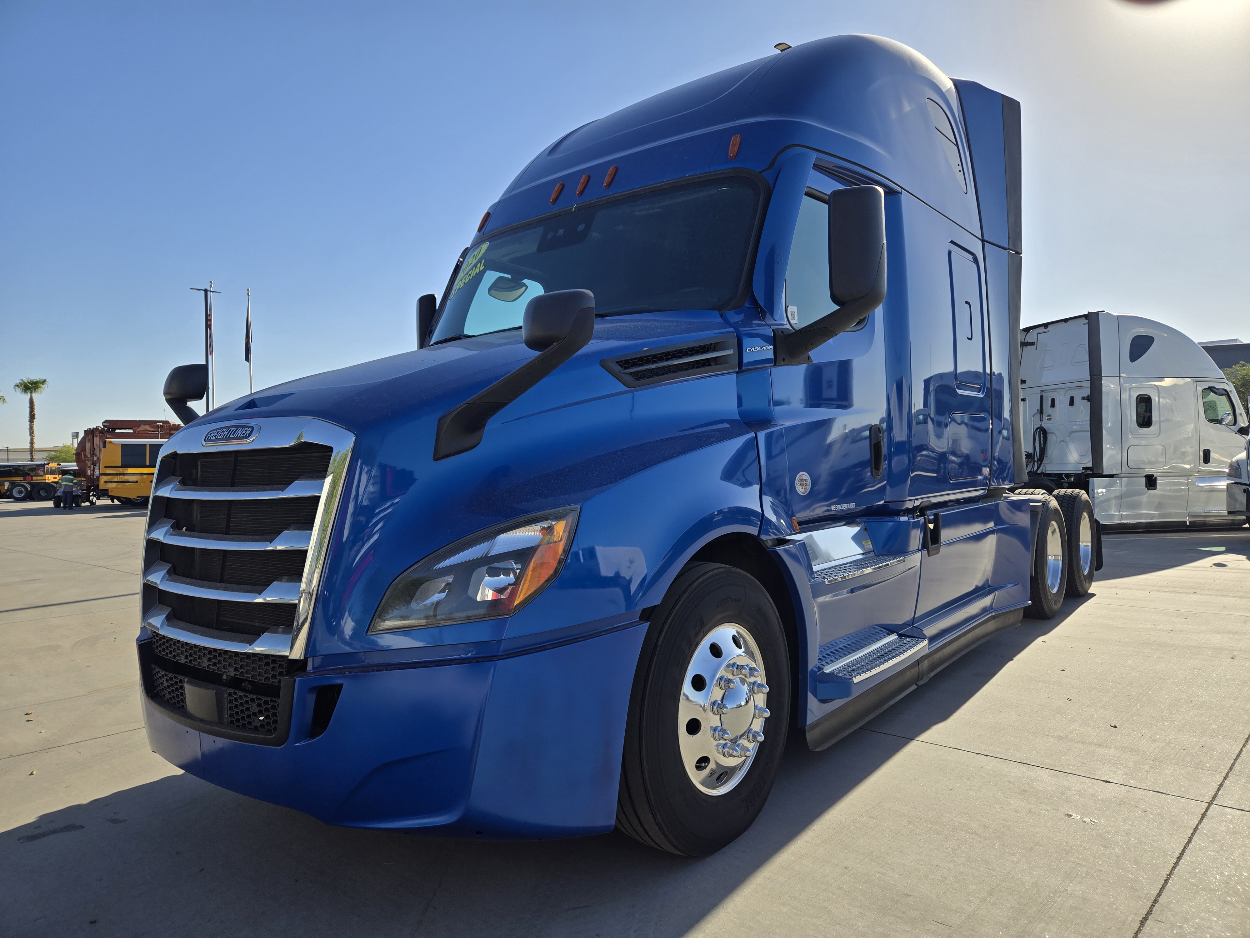 2020 FREIGHTLINER CASCADIA 126SLP - image 1