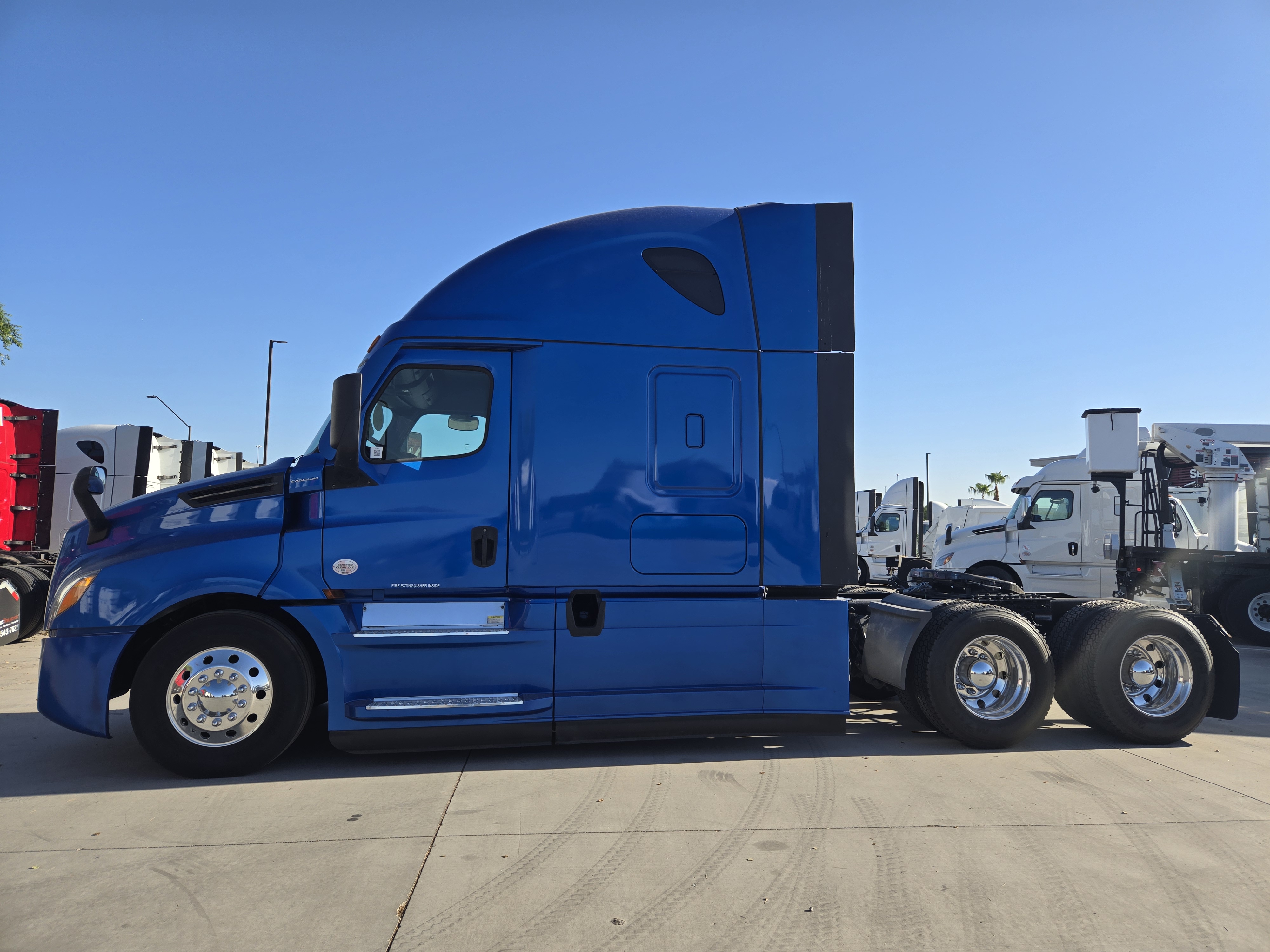 2020 FREIGHTLINER CASCADIA 126SLP - image 3