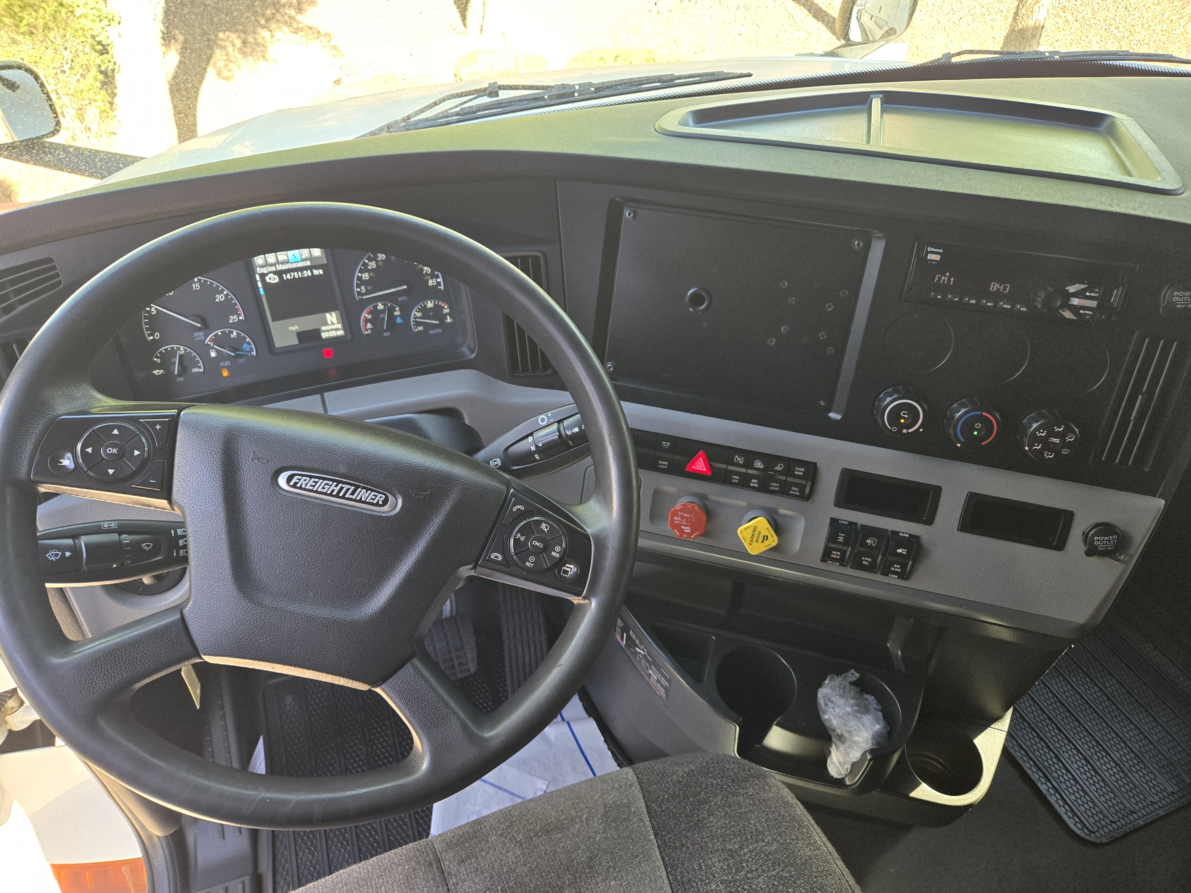 2020 FREIGHTLINER CASCADIA 126SLP - image 11