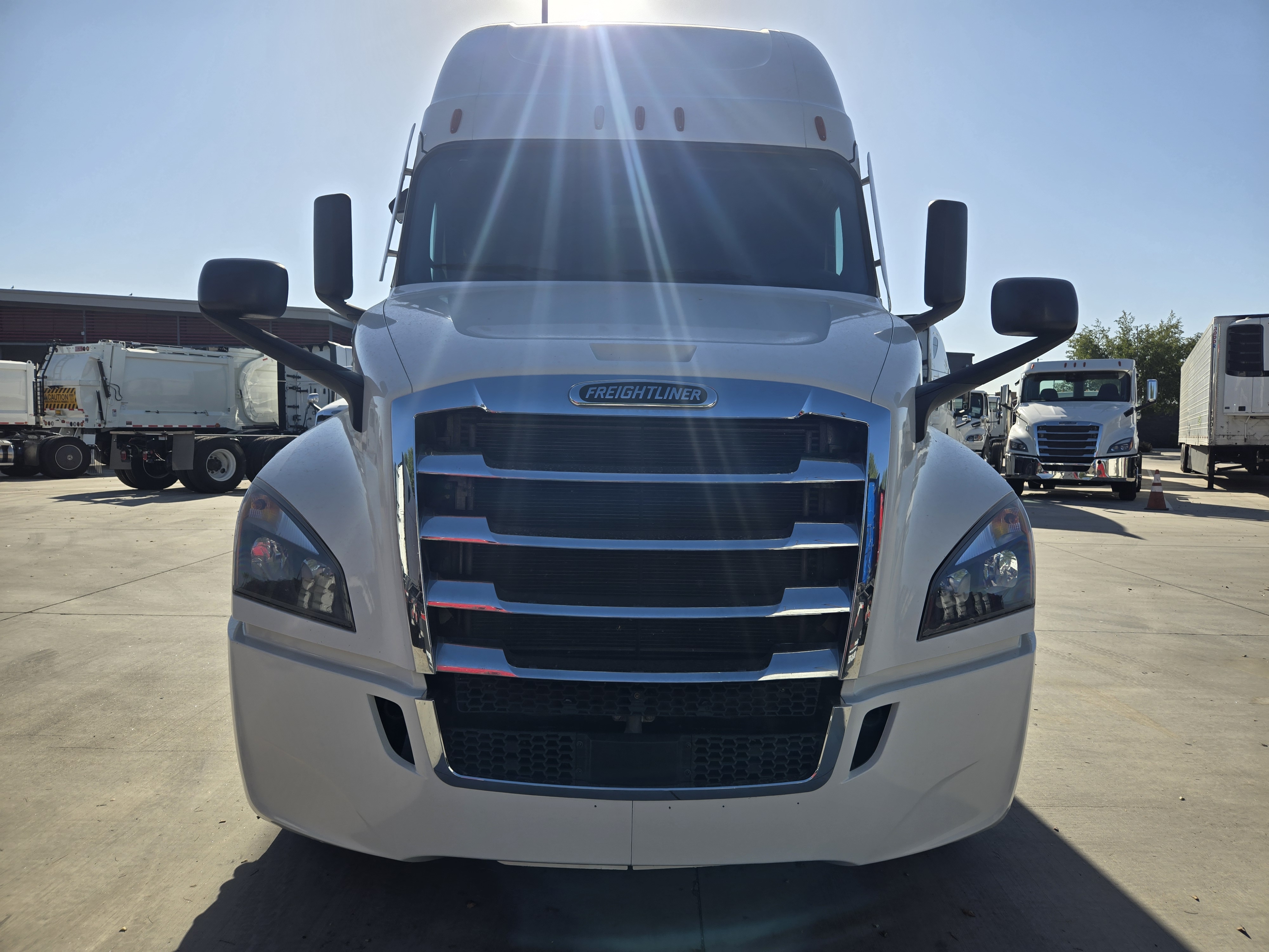 2021 FREIGHTLINER CASCADIA 126SLP - image 2