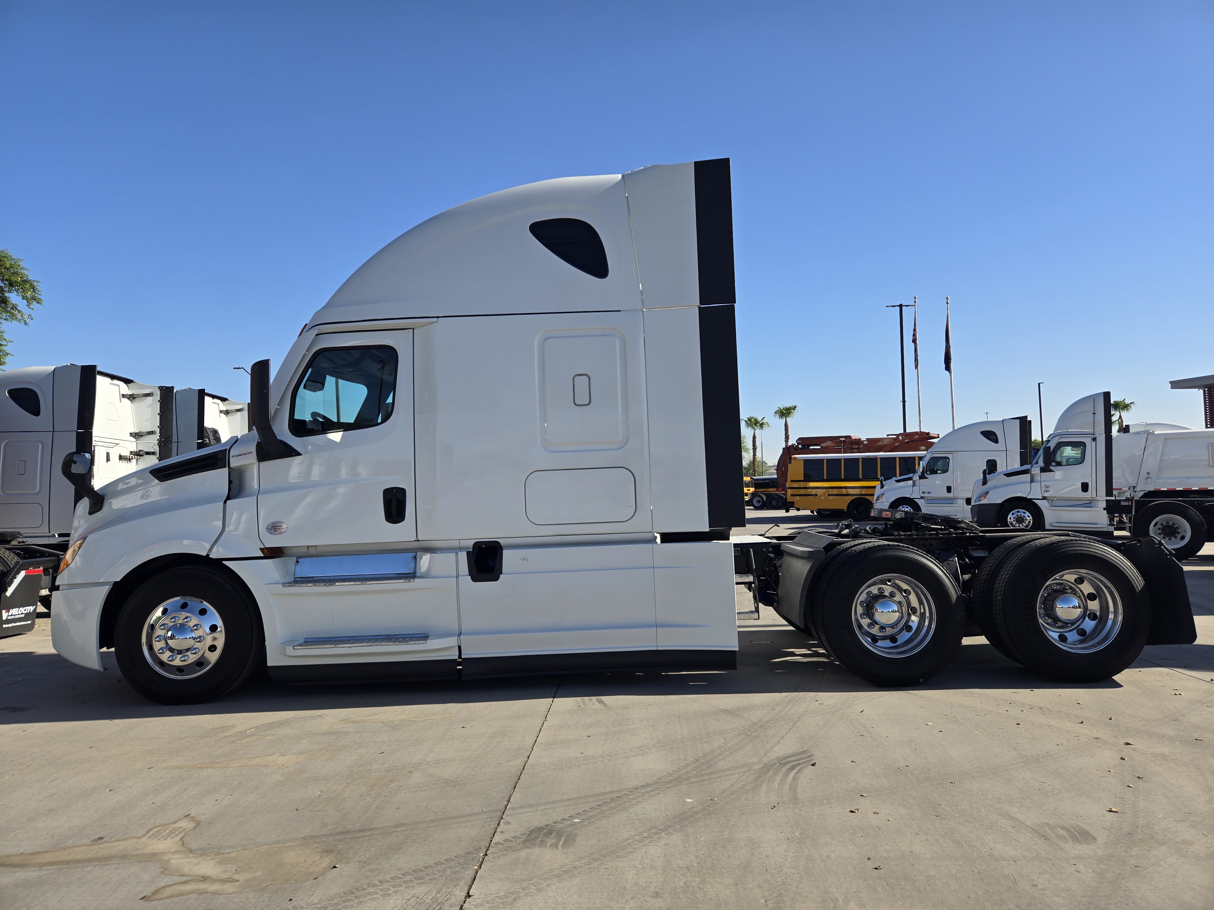 2021 FREIGHTLINER CASCADIA 126SLP - image 3