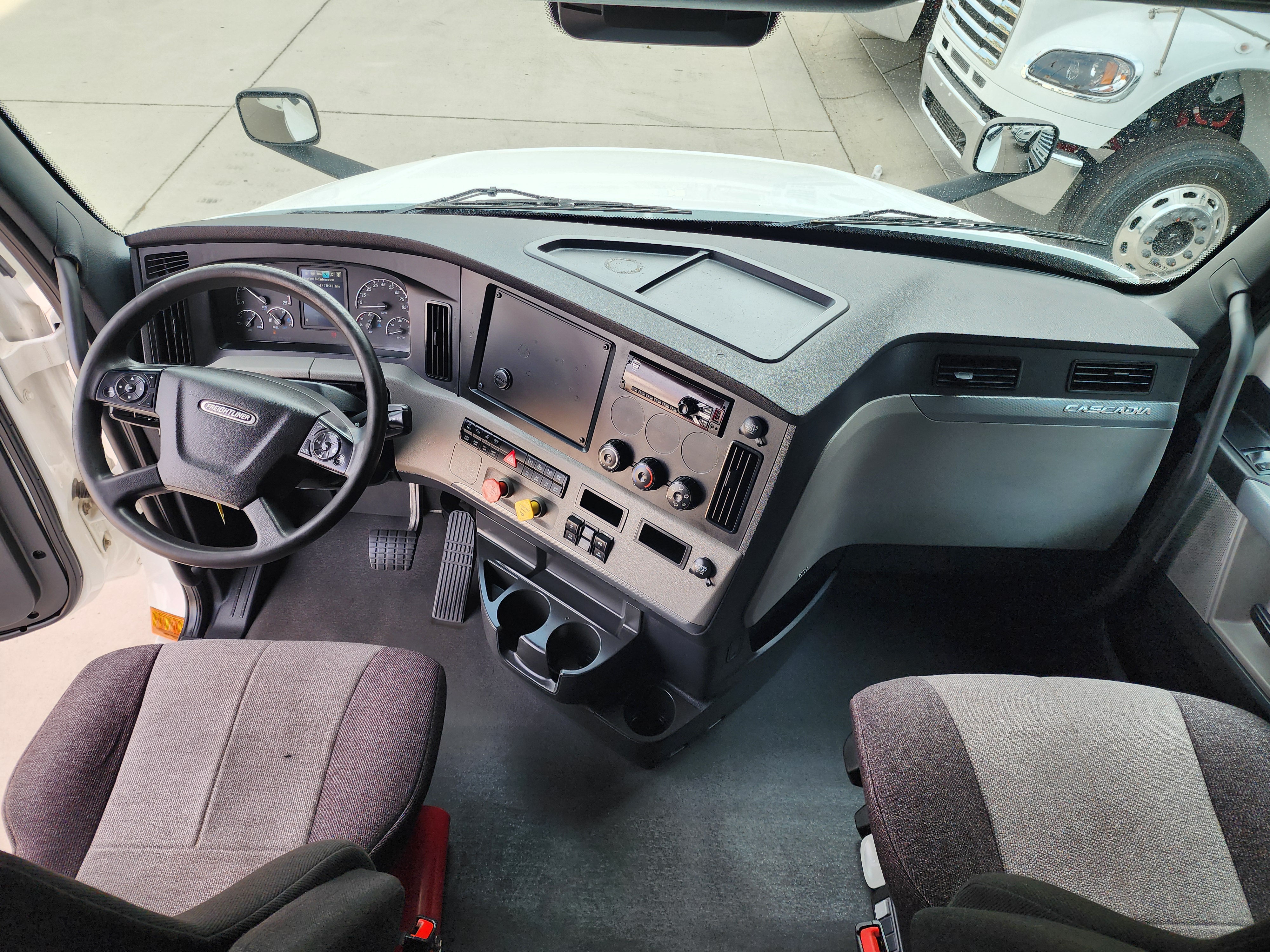 2021 FREIGHTLINER CASCADIA 126SLP - image 17