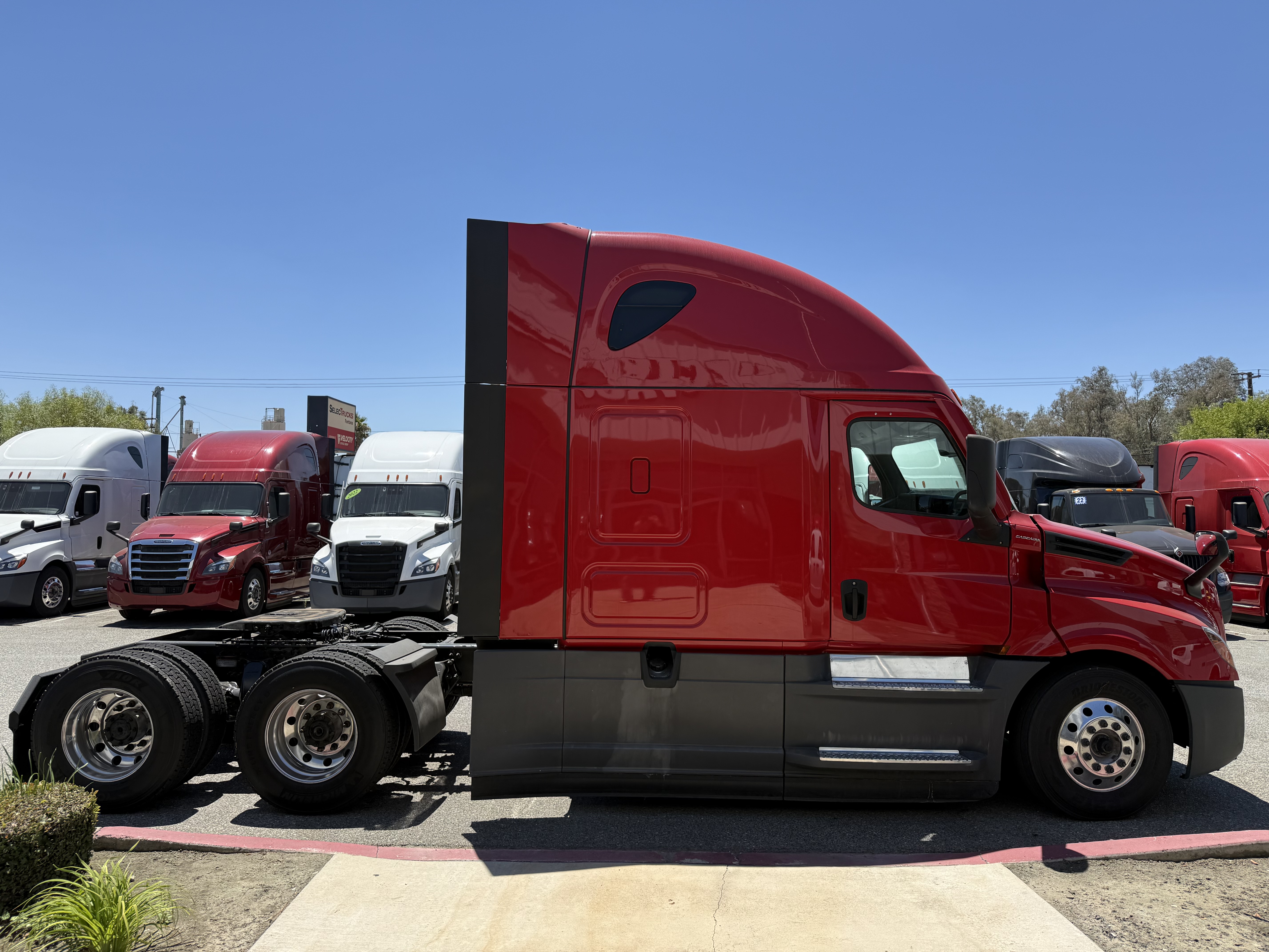 2021 FREIGHTLINER CASCADIA 126SLP - image 8