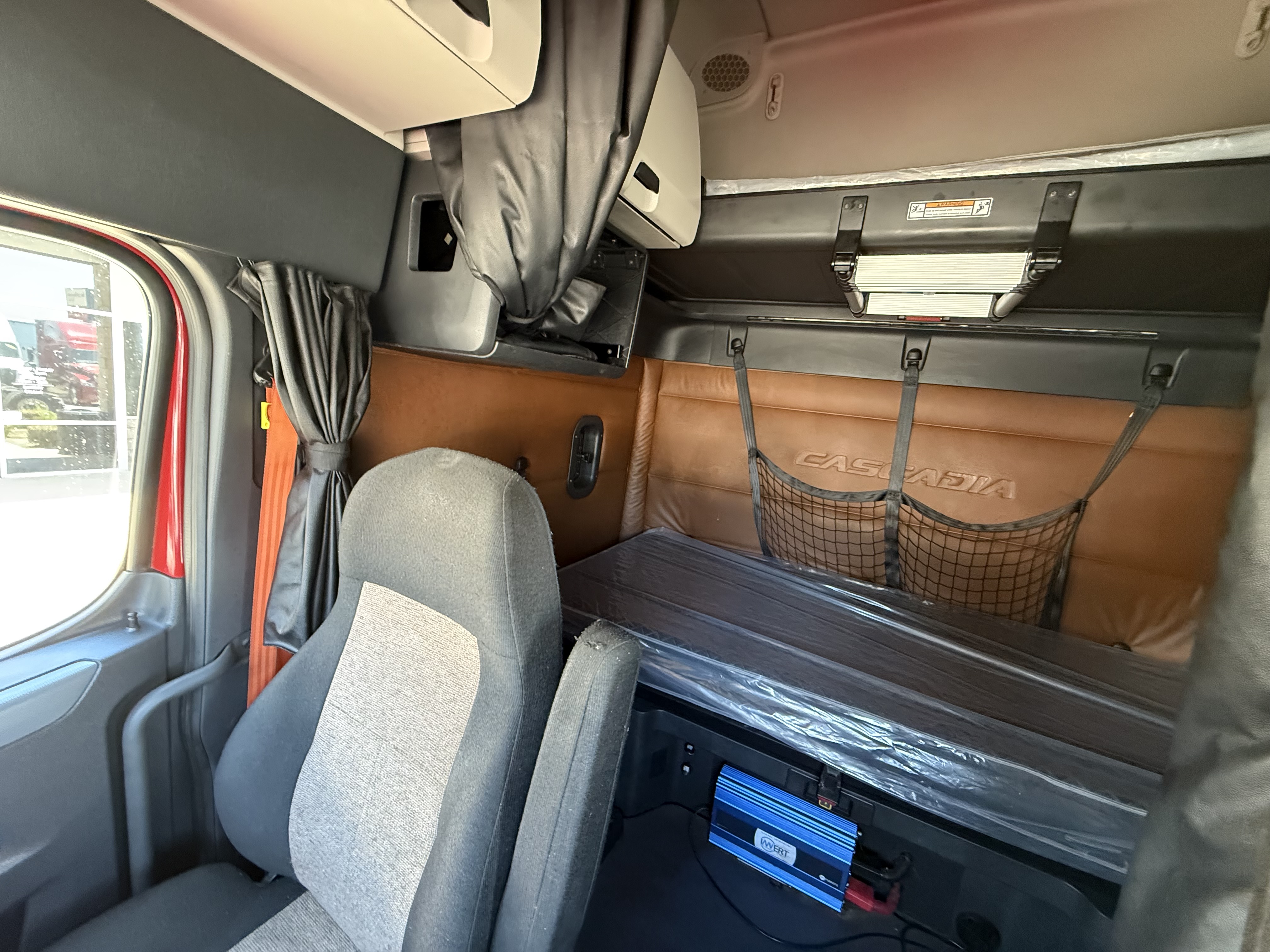 2021 FREIGHTLINER CASCADIA 126SLP - image 19