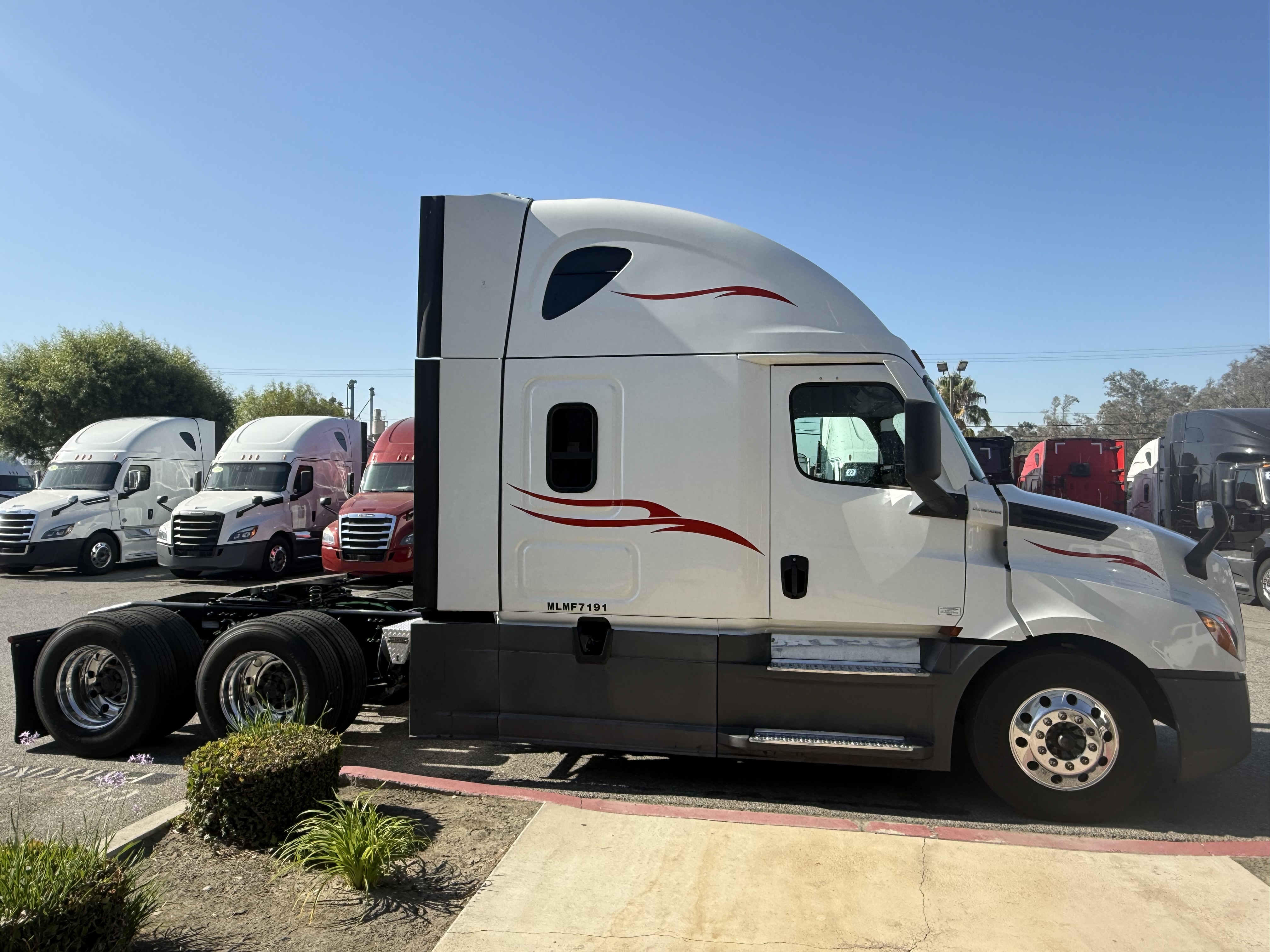 2021 FREIGHTLINER CASCADIA 126SLP - image 8