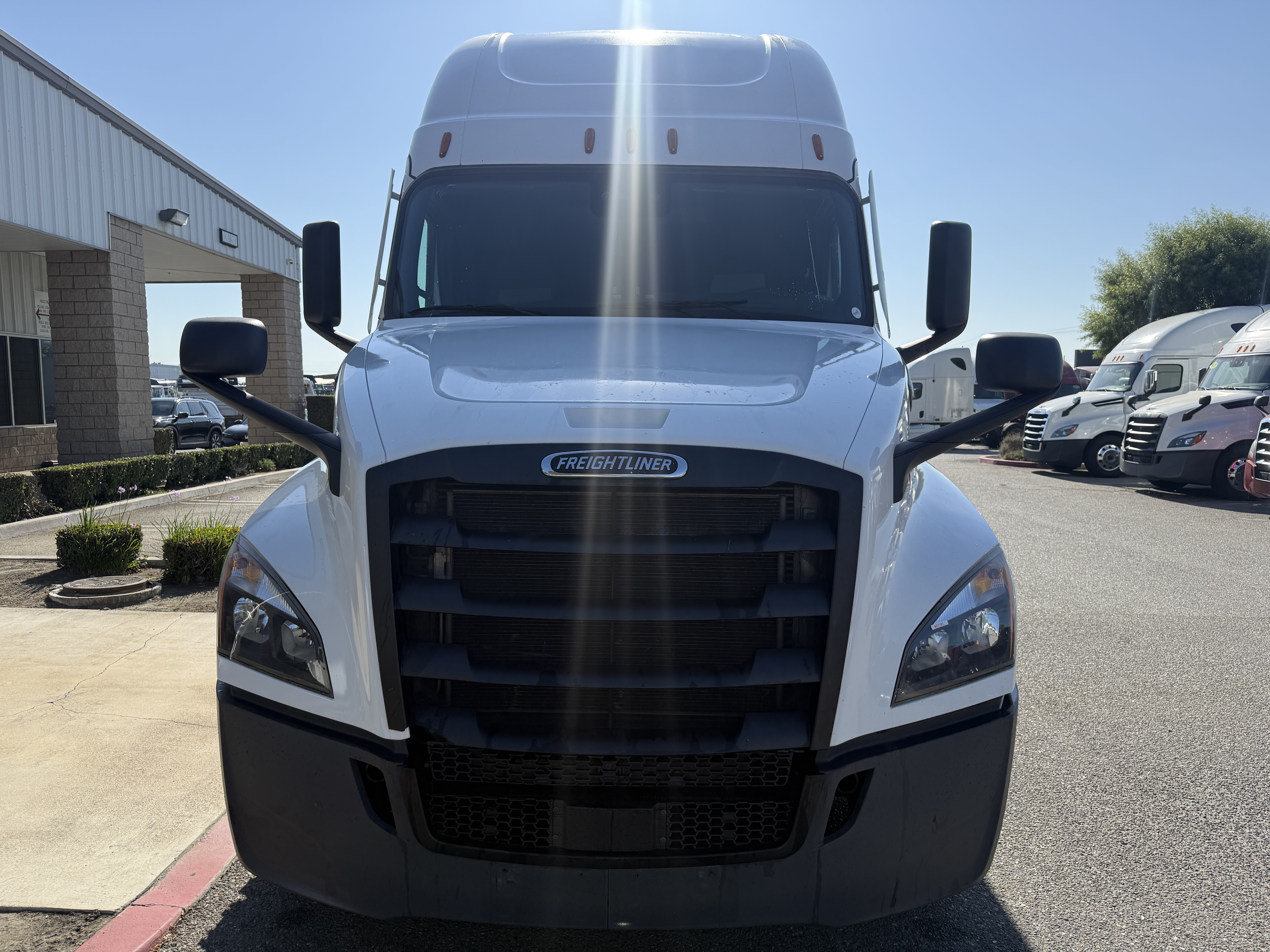 2021 FREIGHTLINER CASCADIA 126SLP - image 2