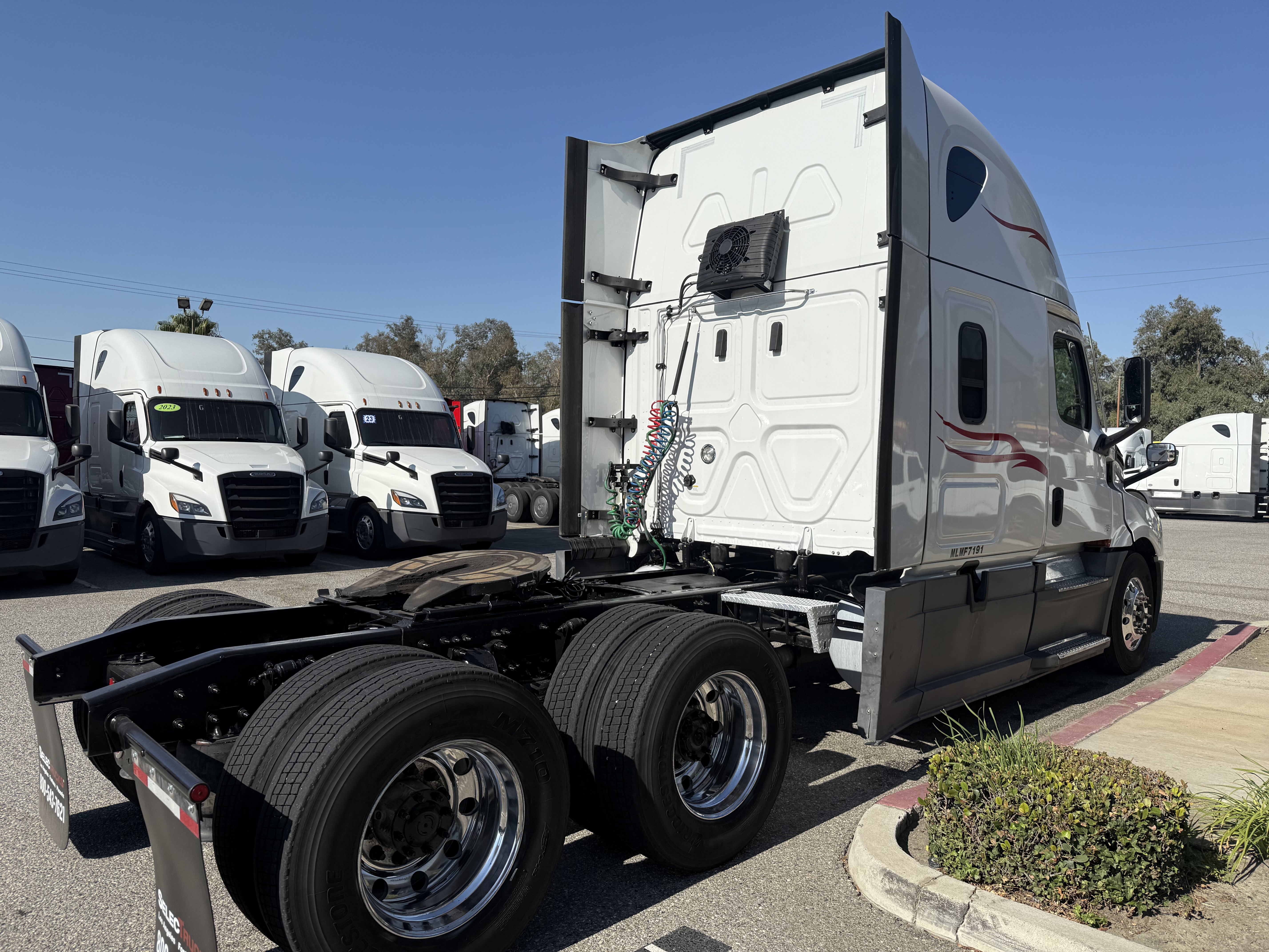 2021 FREIGHTLINER CASCADIA 126SLP - image 7