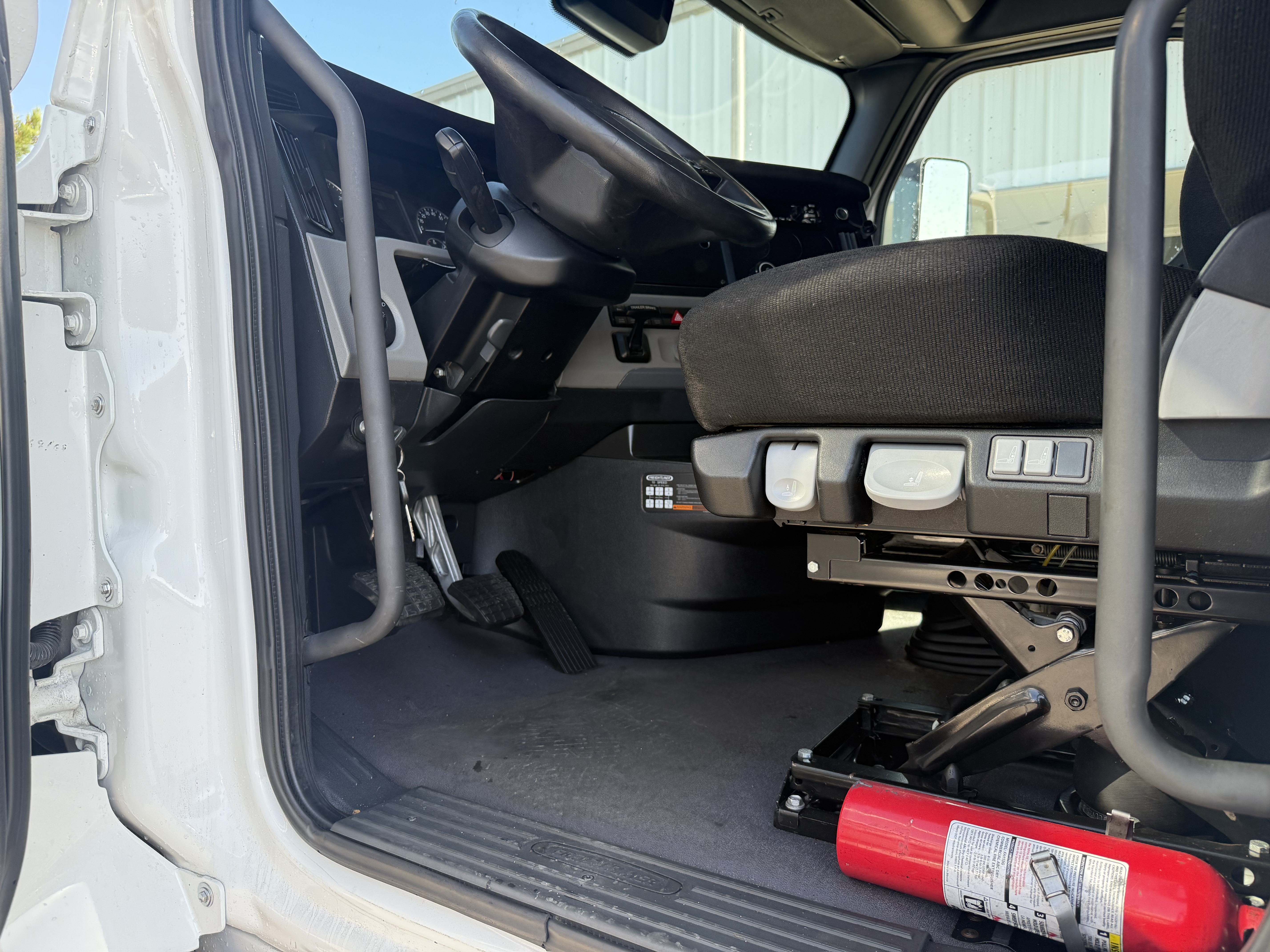 2021 FREIGHTLINER CASCADIA 126SLP - image 15