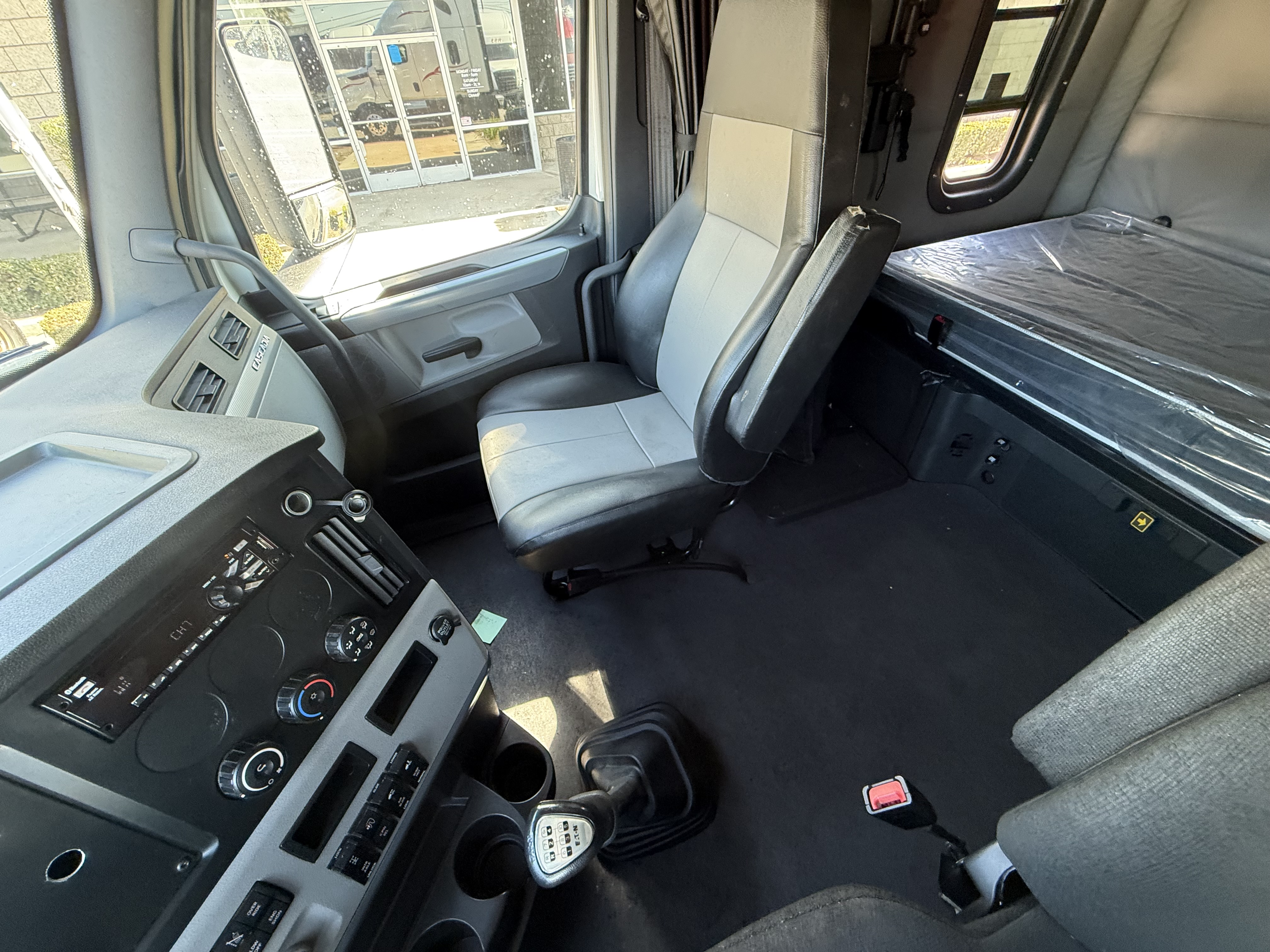2021 FREIGHTLINER CASCADIA 126SLP - image 17