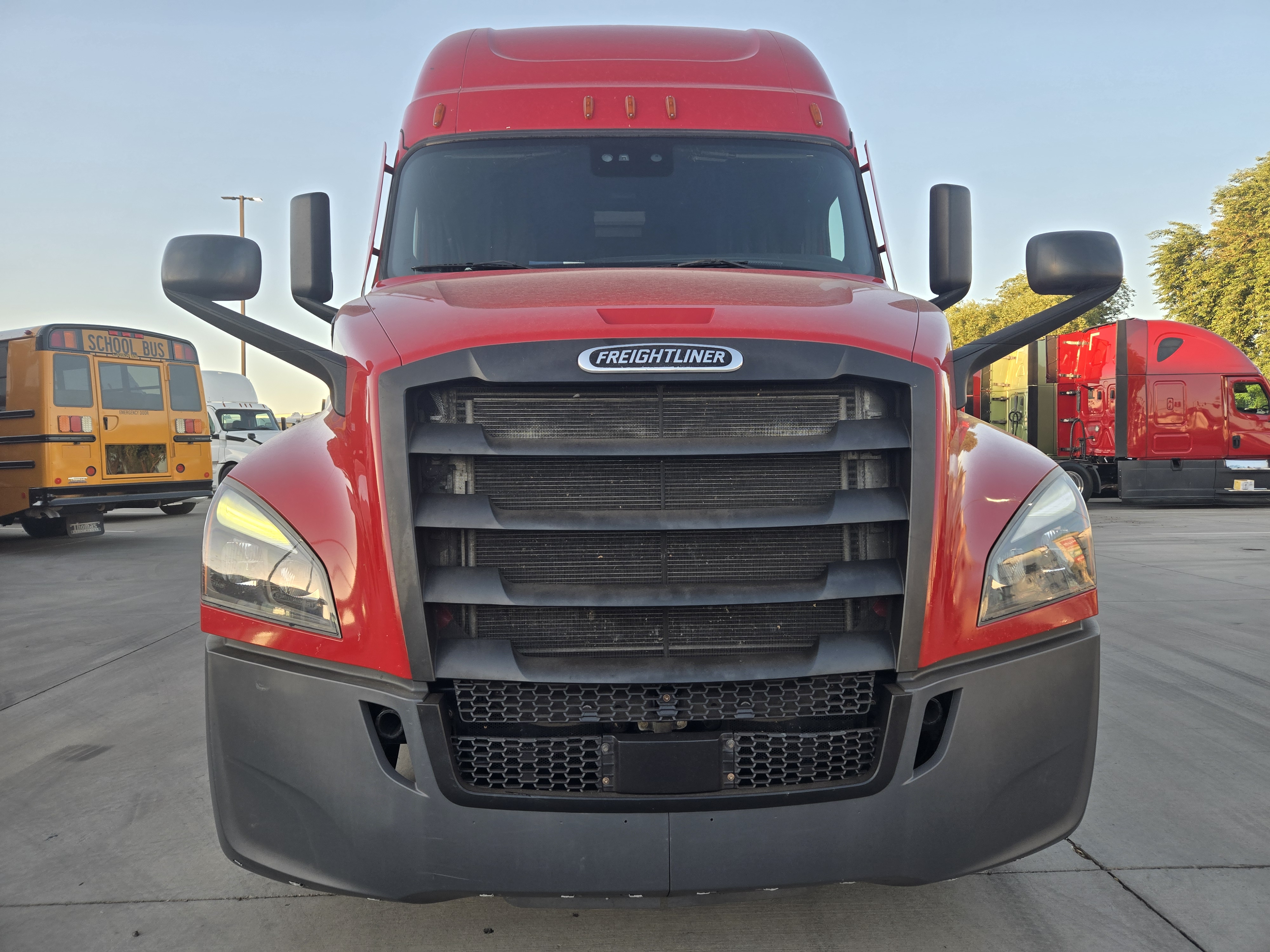 2021 FREIGHTLINER CASCADIA 126SLP - image 2