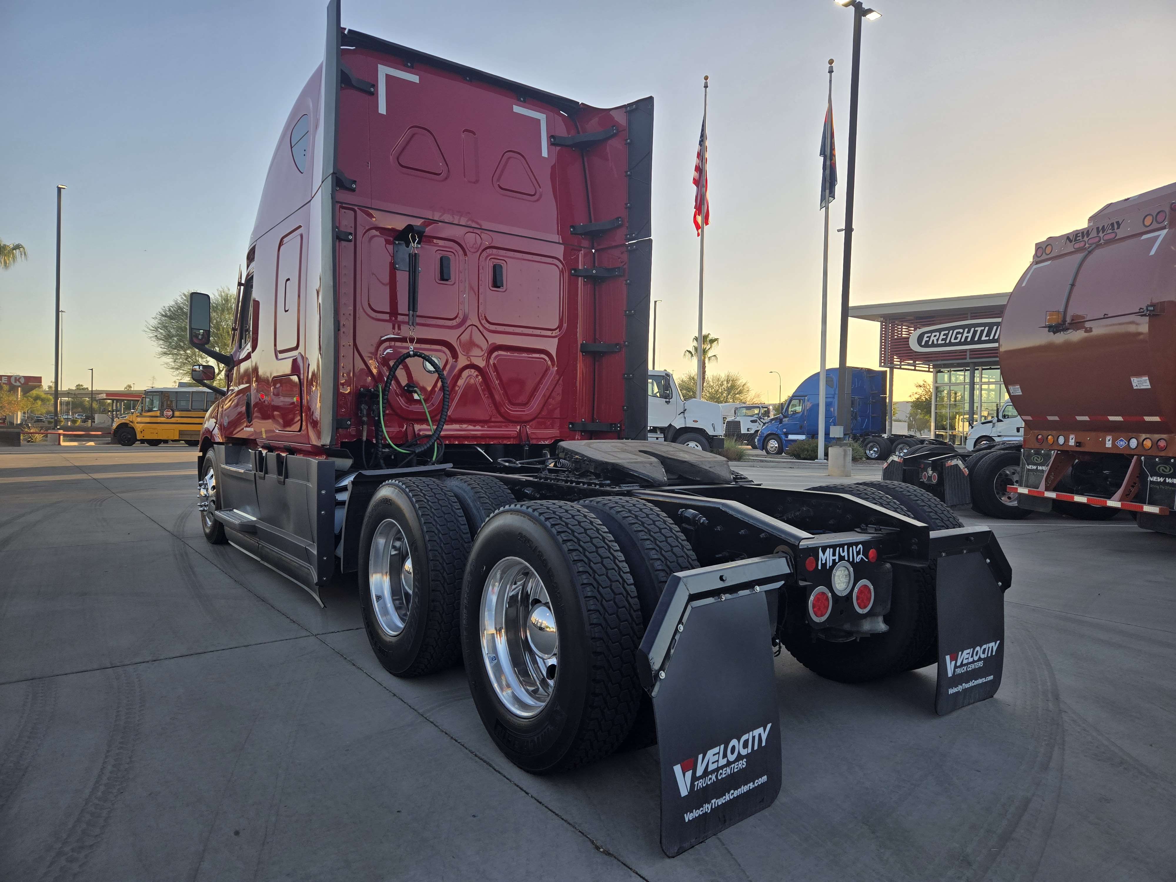 2021 FREIGHTLINER CASCADIA 126SLP - image 4