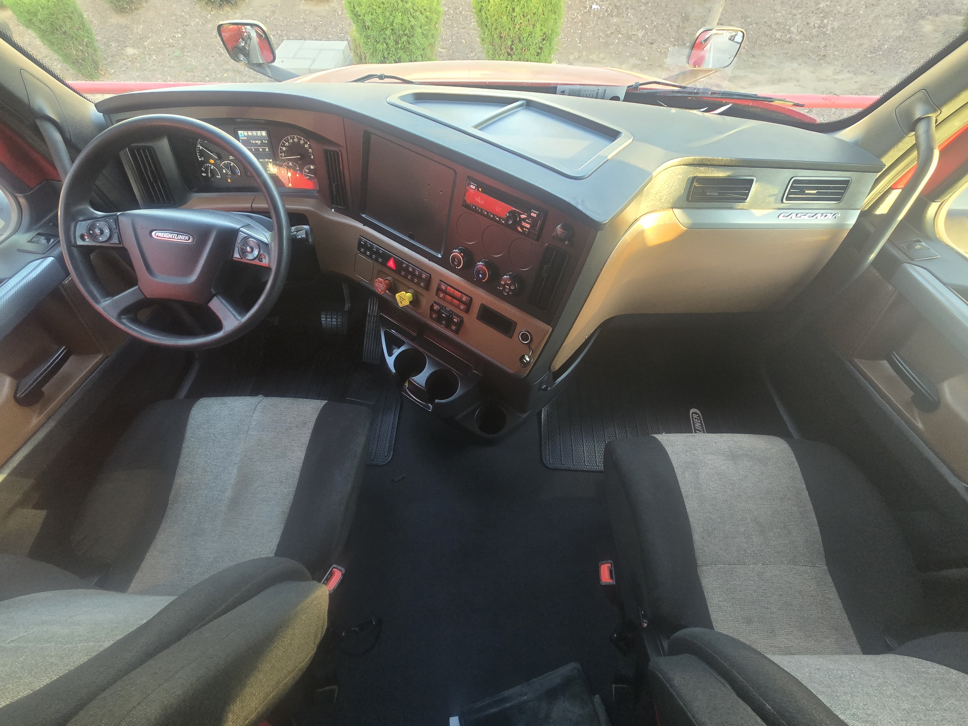 2021 FREIGHTLINER CASCADIA 126SLP - image 13