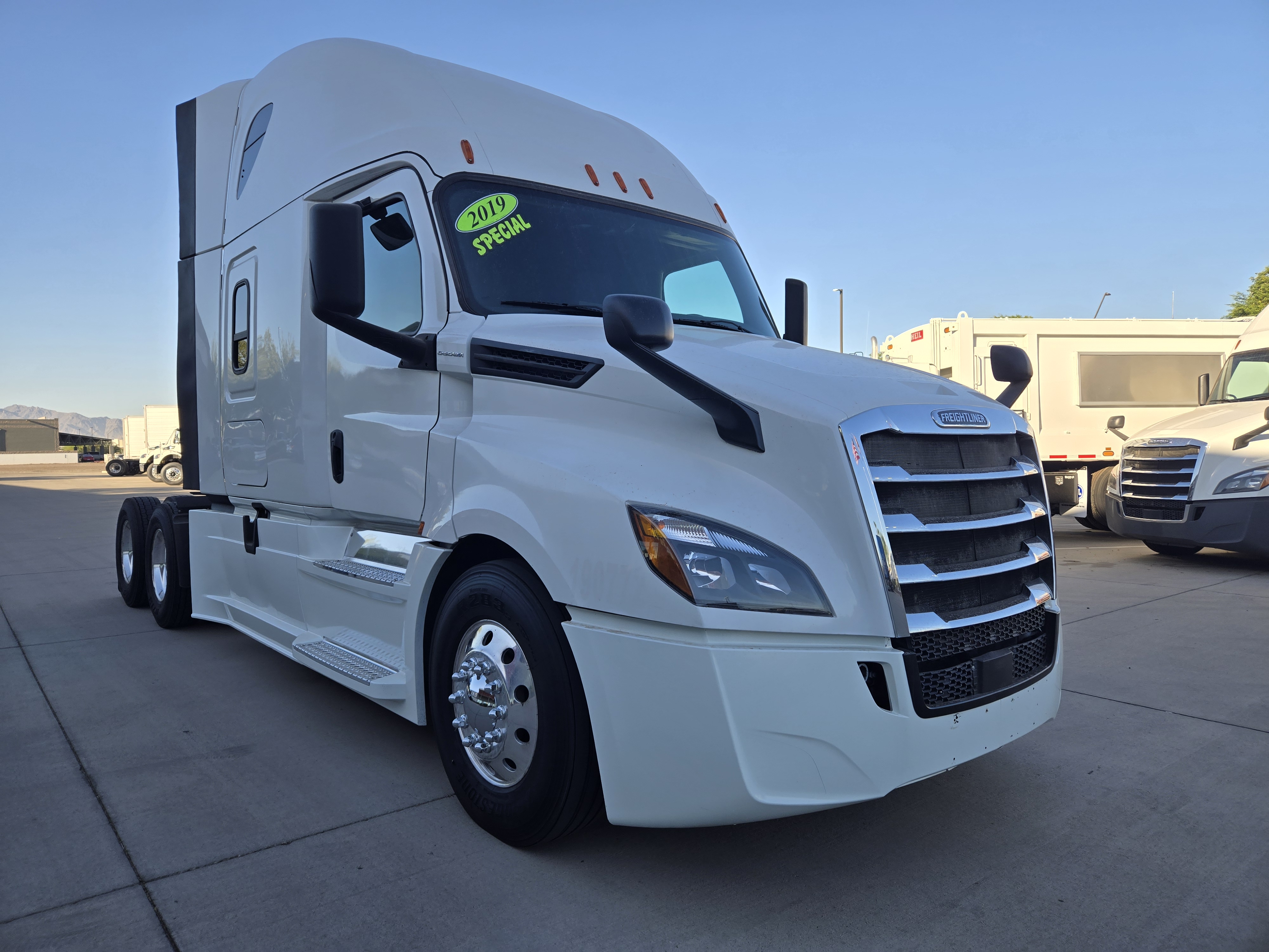 2019 FREIGHTLINER CASCADIA 126SLP - image 8