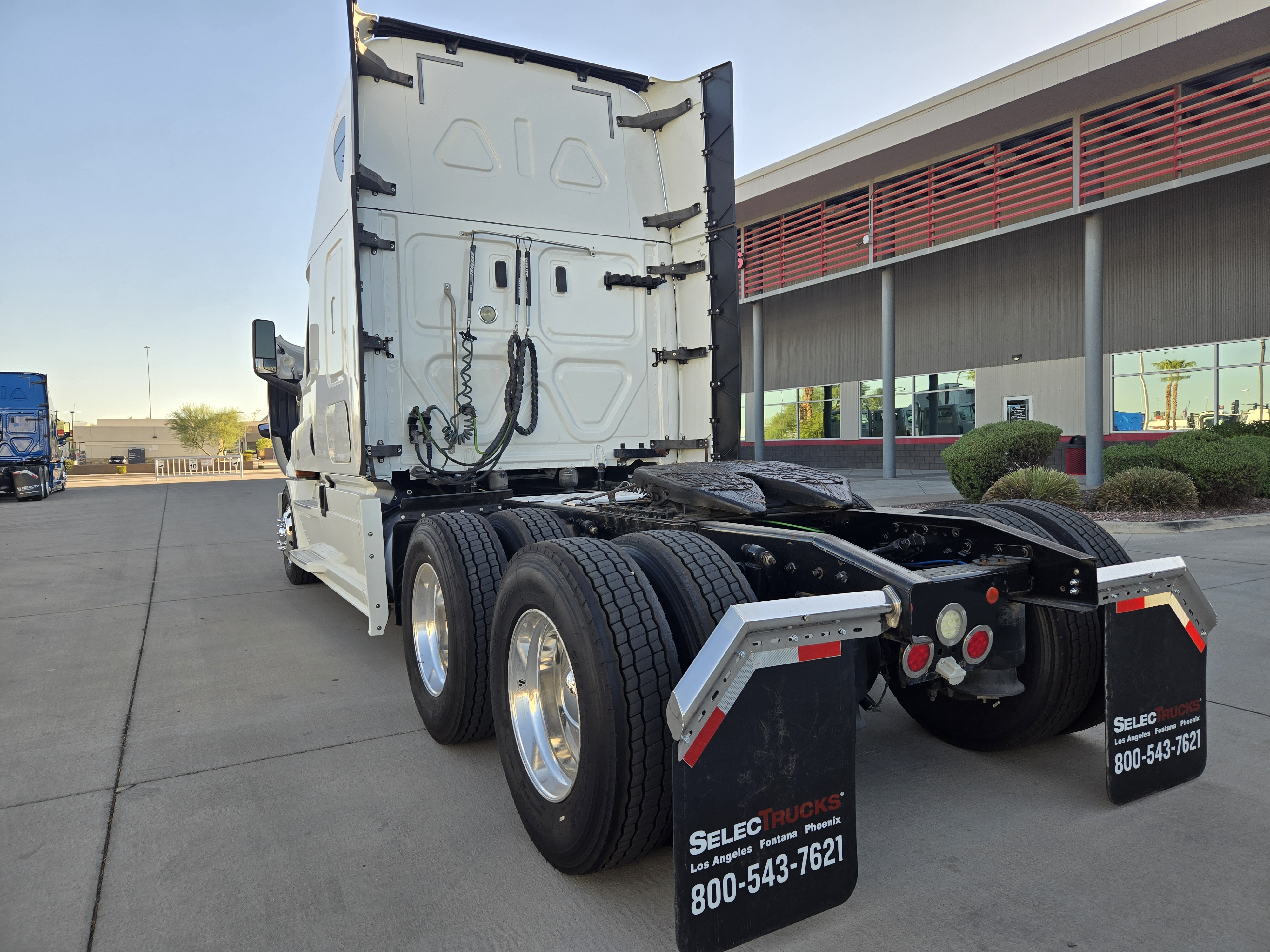 2019 FREIGHTLINER CASCADIA 126SLP - image 4