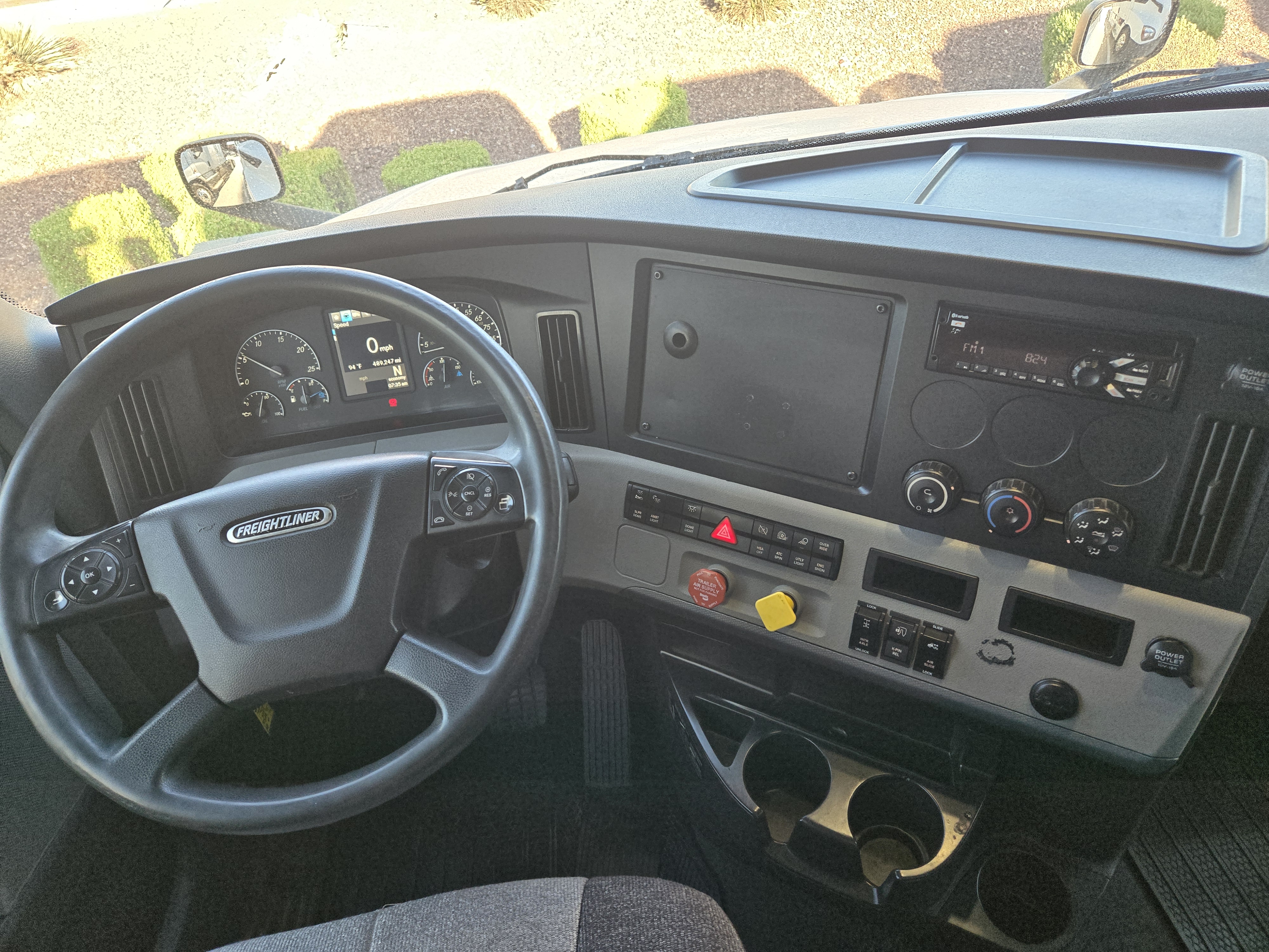 2019 FREIGHTLINER CASCADIA 126SLP - image 13