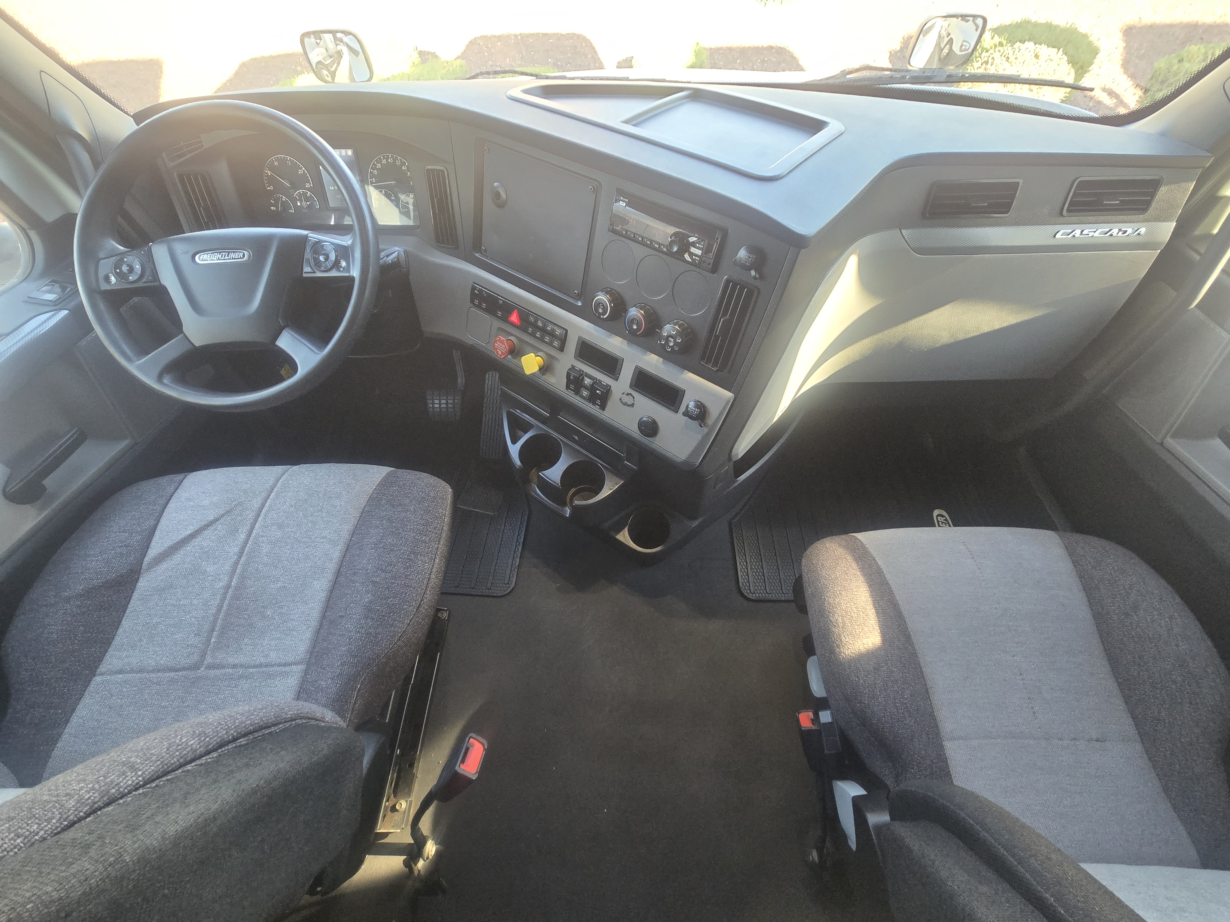 2019 FREIGHTLINER CASCADIA 126SLP - image 14