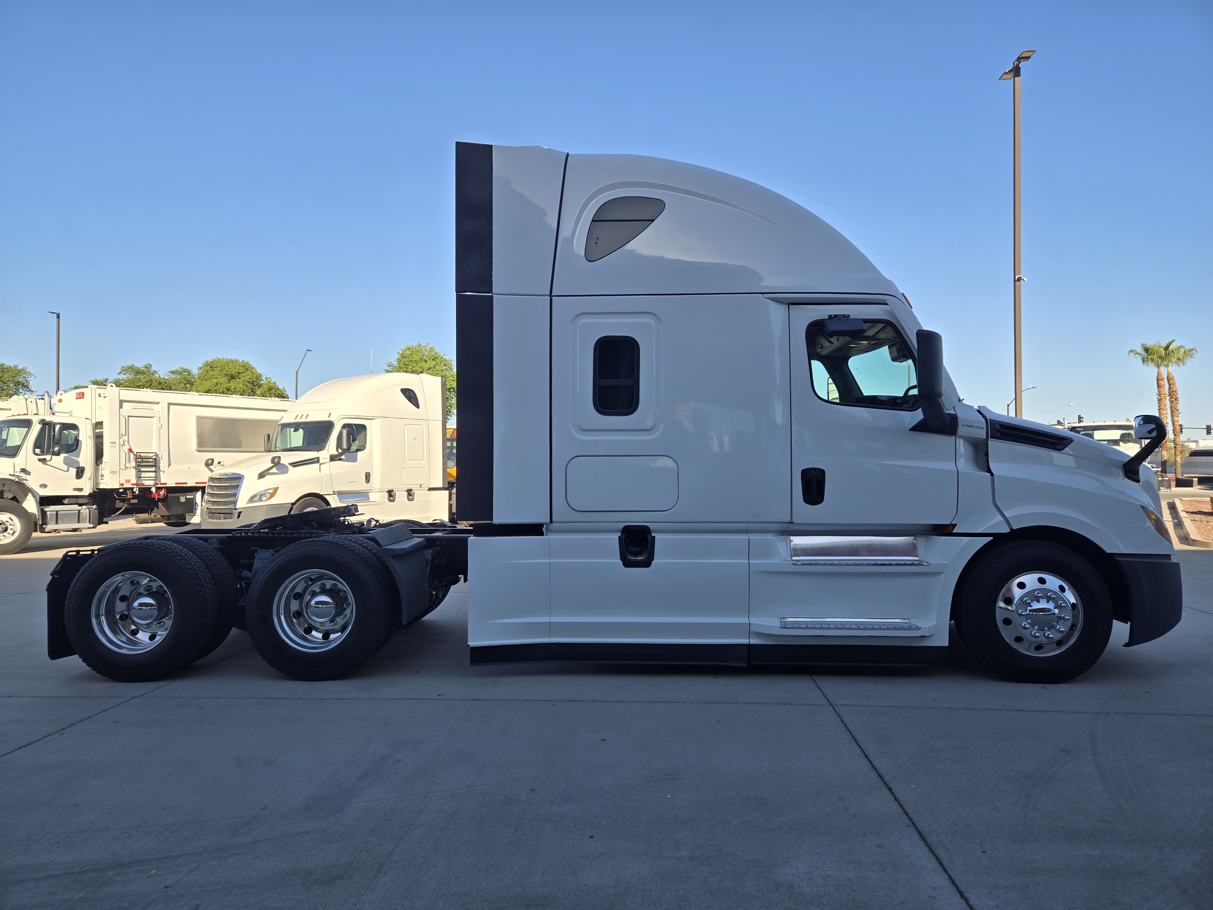 2020 FREIGHTLINER CASCADIA 126SLP - image 4